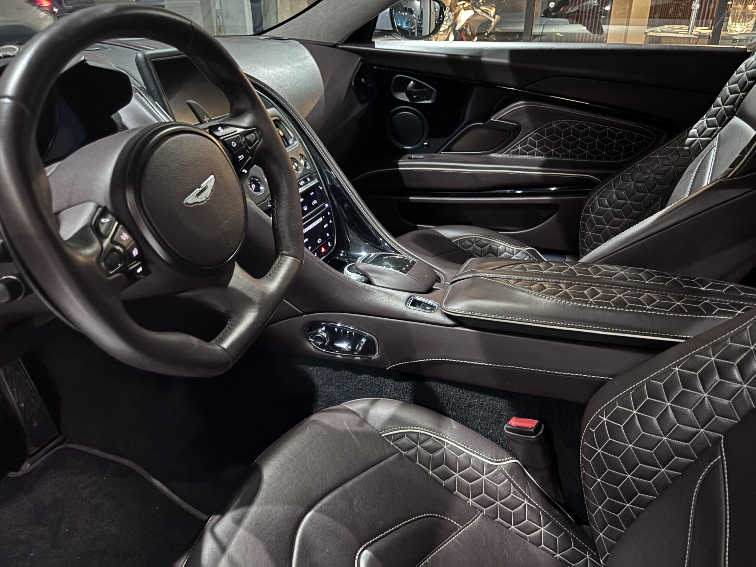 ASTON MARTIN DBS SUPPERLEGGERA 2019