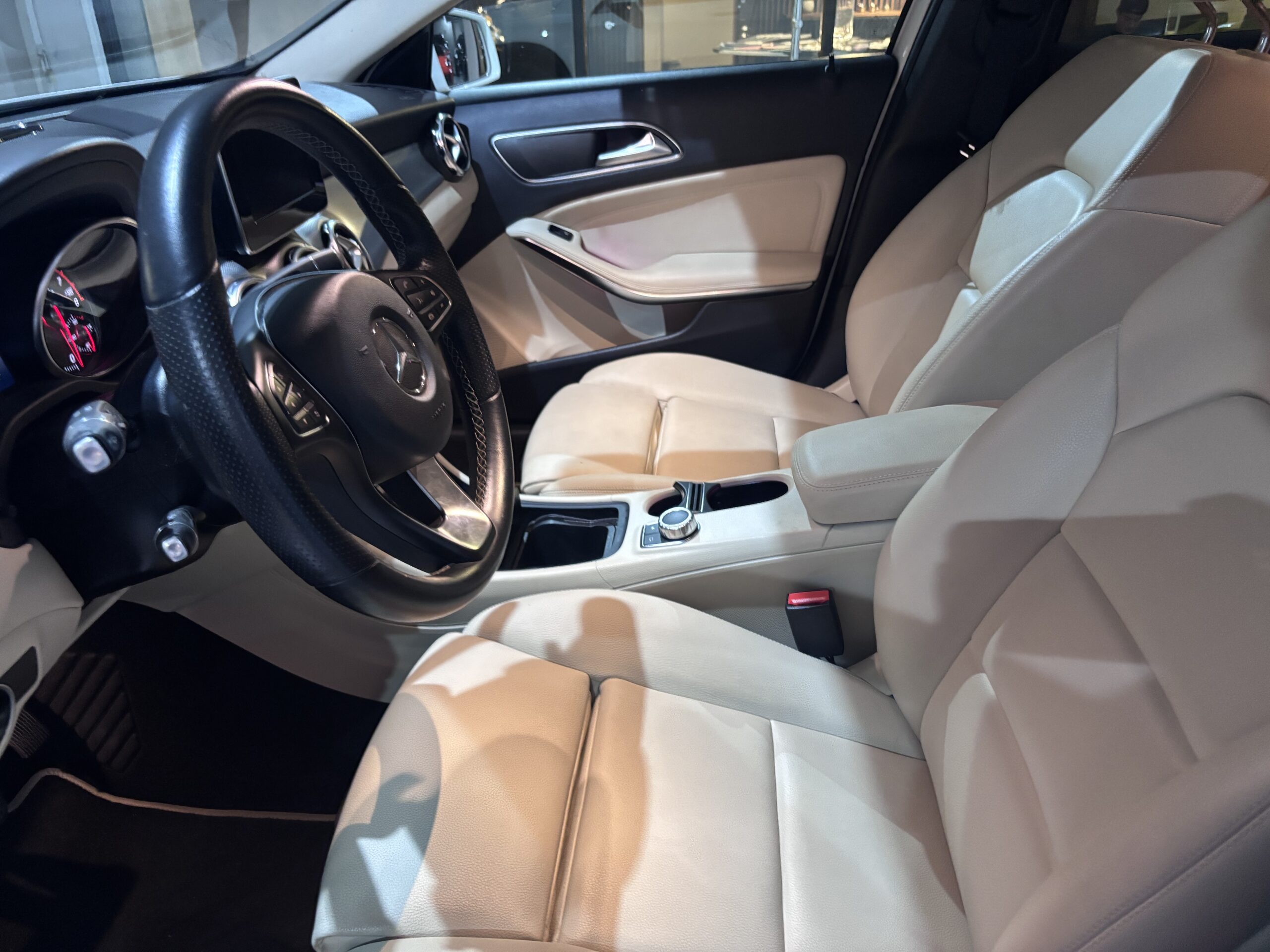 MERCEDES BENZ GLA 200 2020