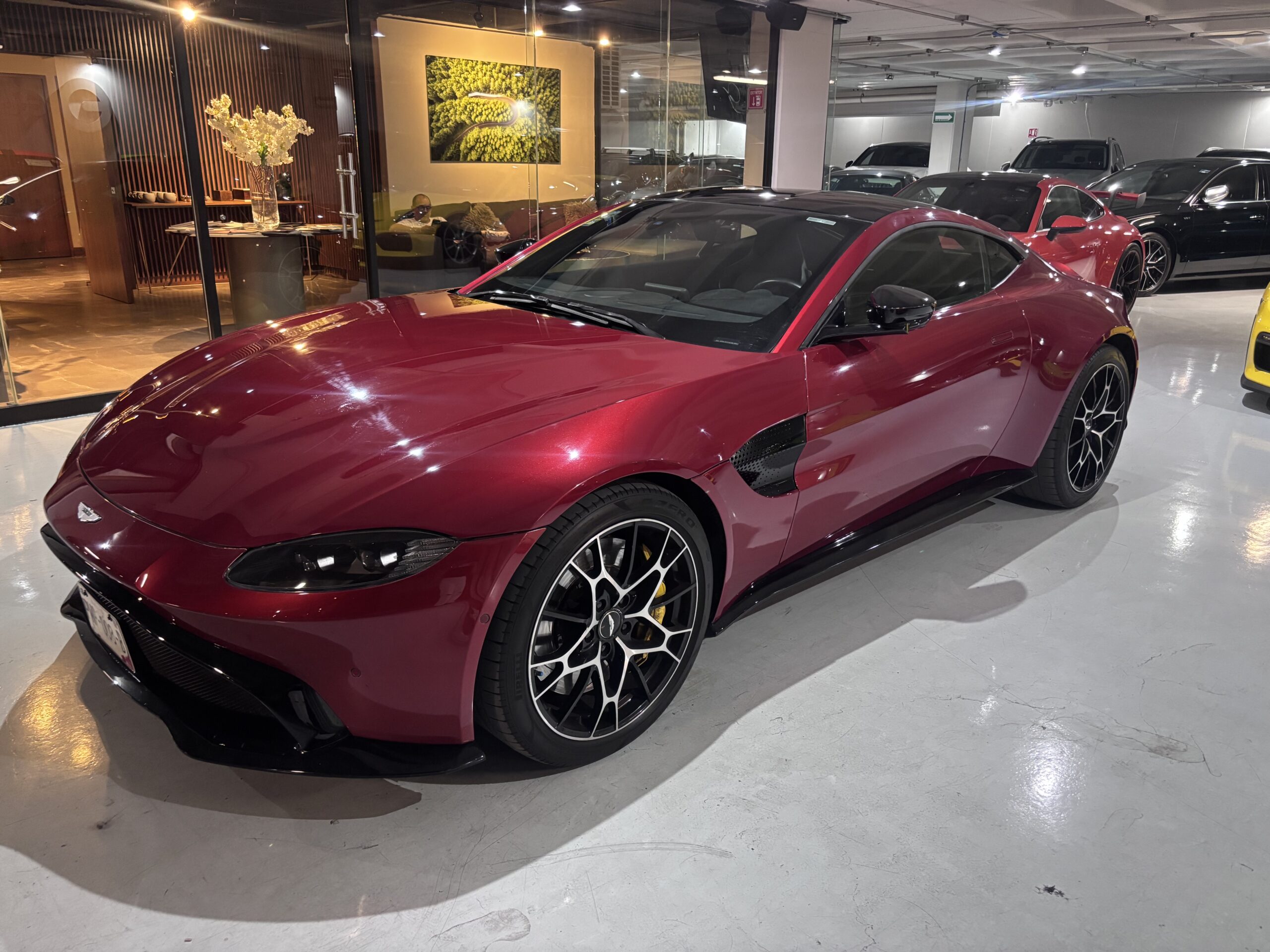 ASTON MARTIN VANTAGE 2019