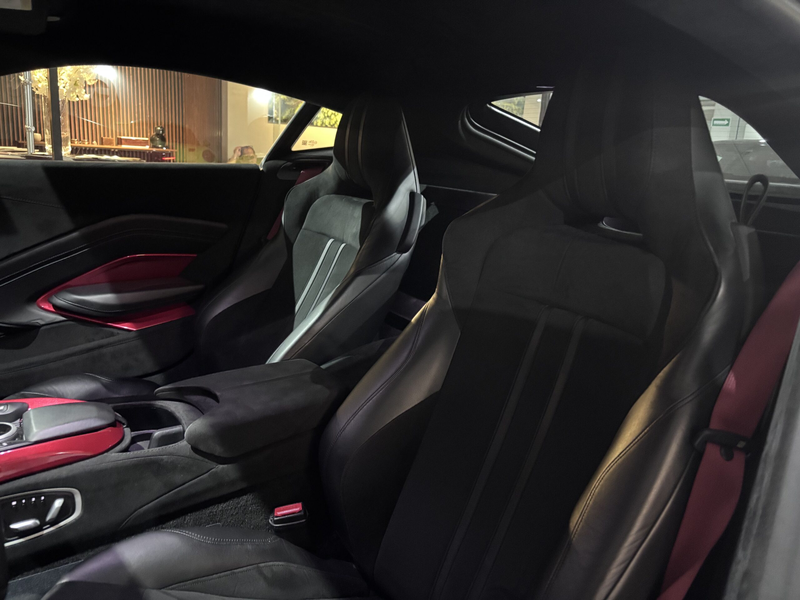 ASTON MARTIN VANTAGE 2019