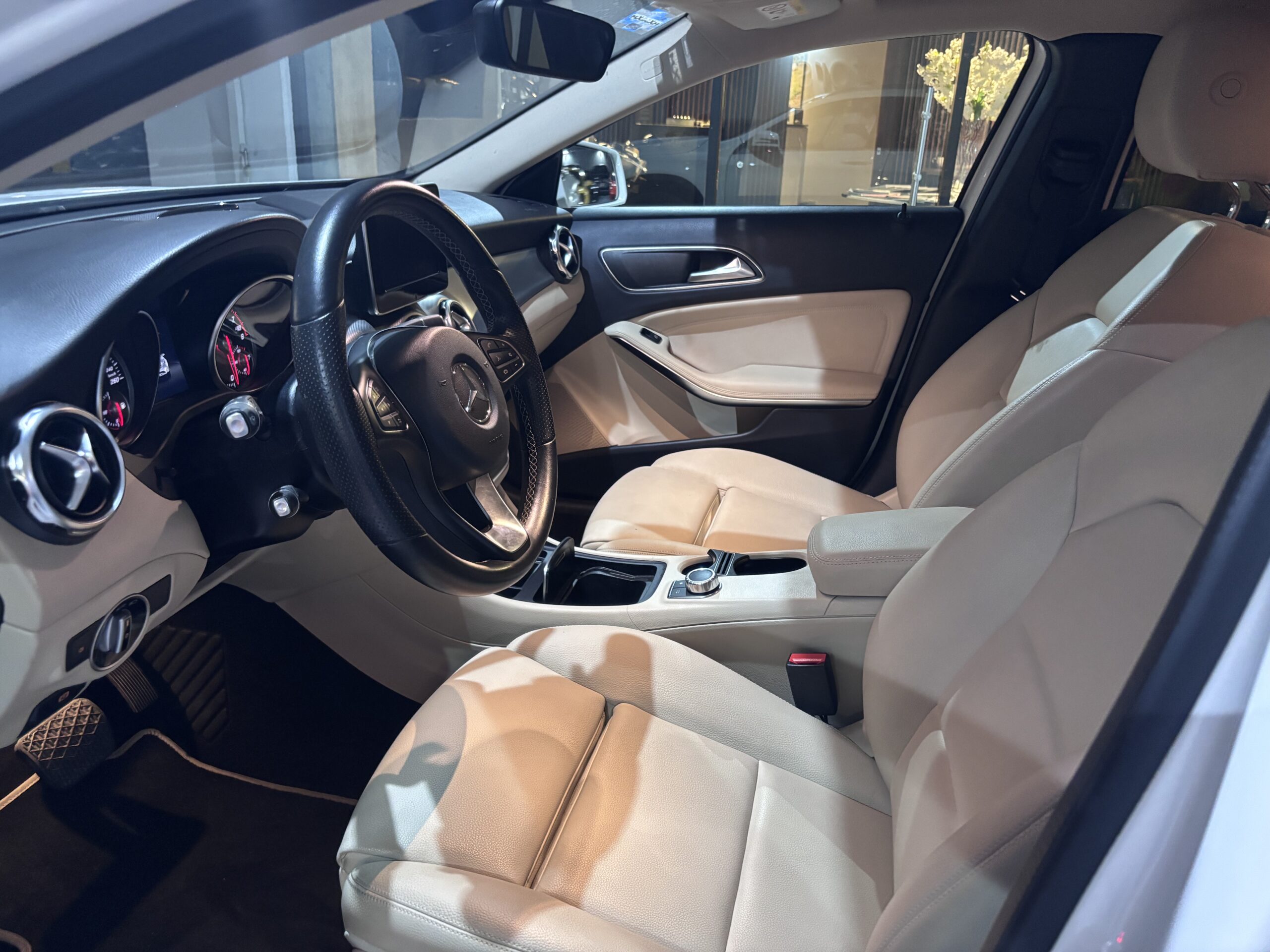 MERCEDES BENZ GLA 200 2020