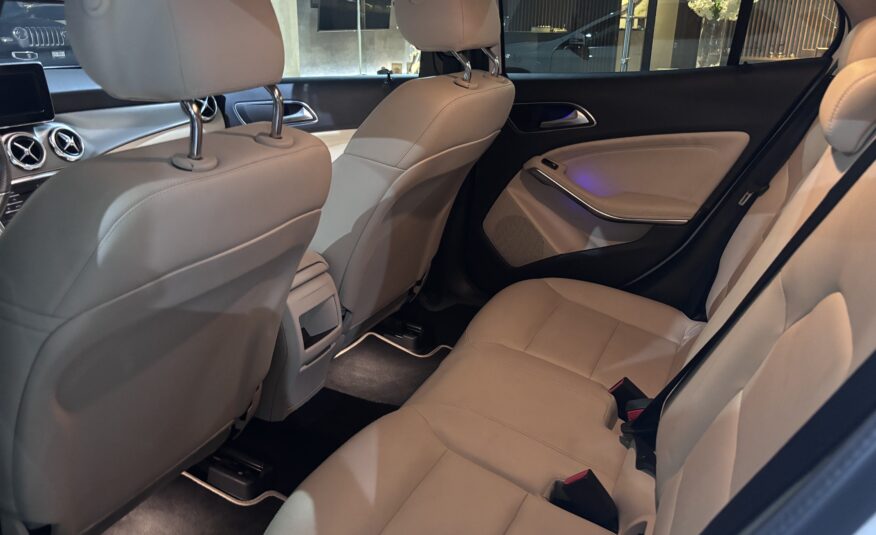 MERCEDES BENZ GLA 200 2020