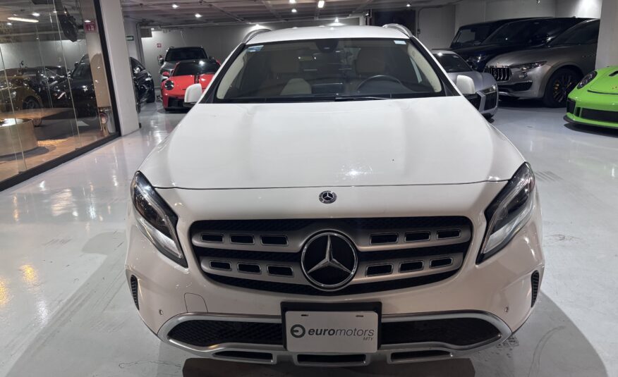 MERCEDES BENZ GLA 200 2020