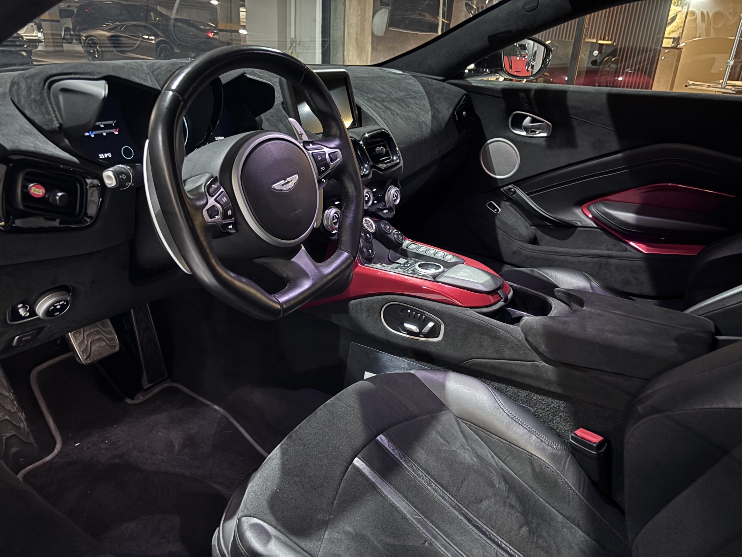 ASTON MARTIN VANTAGE 2019