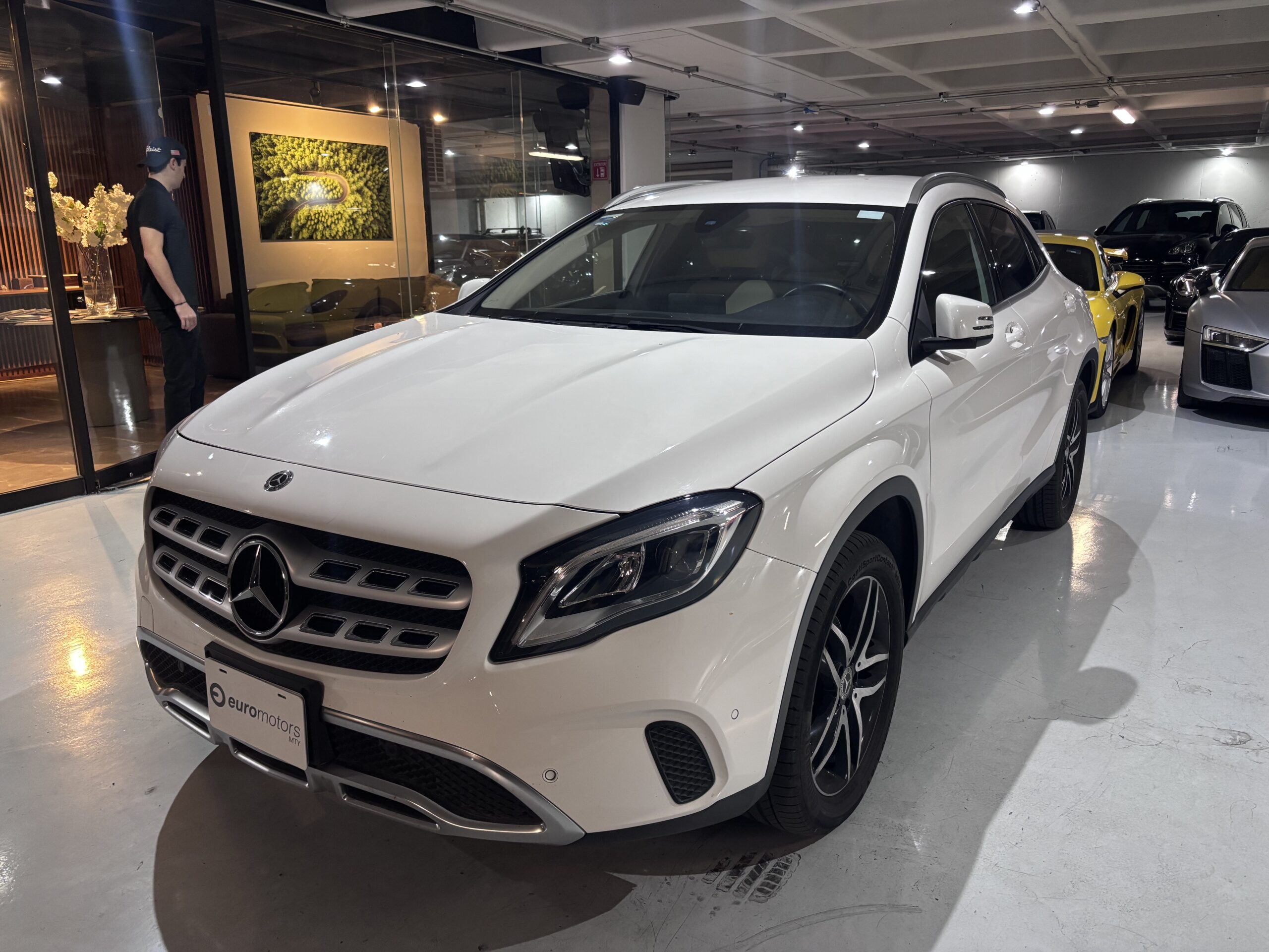 MERCEDES BENZ GLA 200 2020