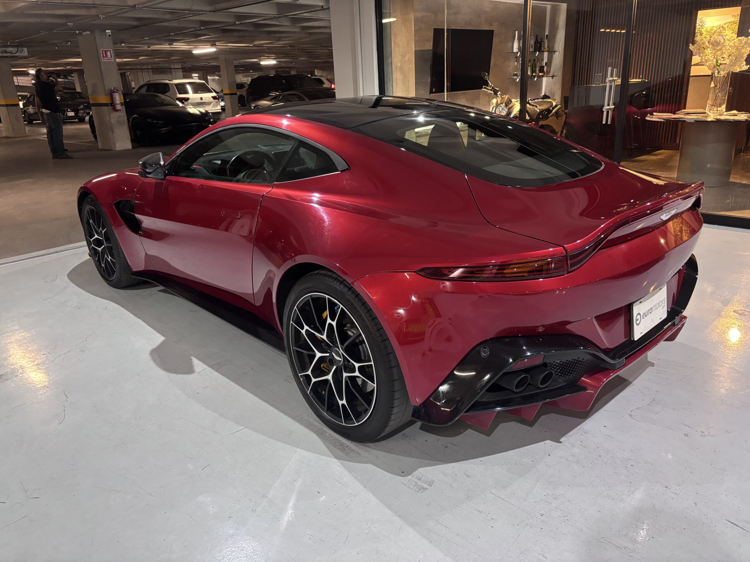 ASTON MARTIN VANTAGE 2019