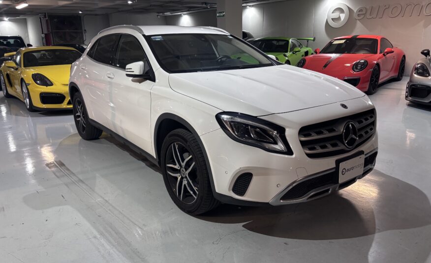 MERCEDES BENZ GLA 200 2020