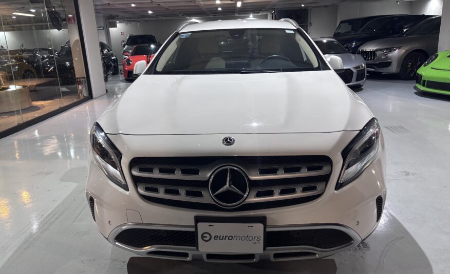 MERCEDES BENZ GLA 200 2020