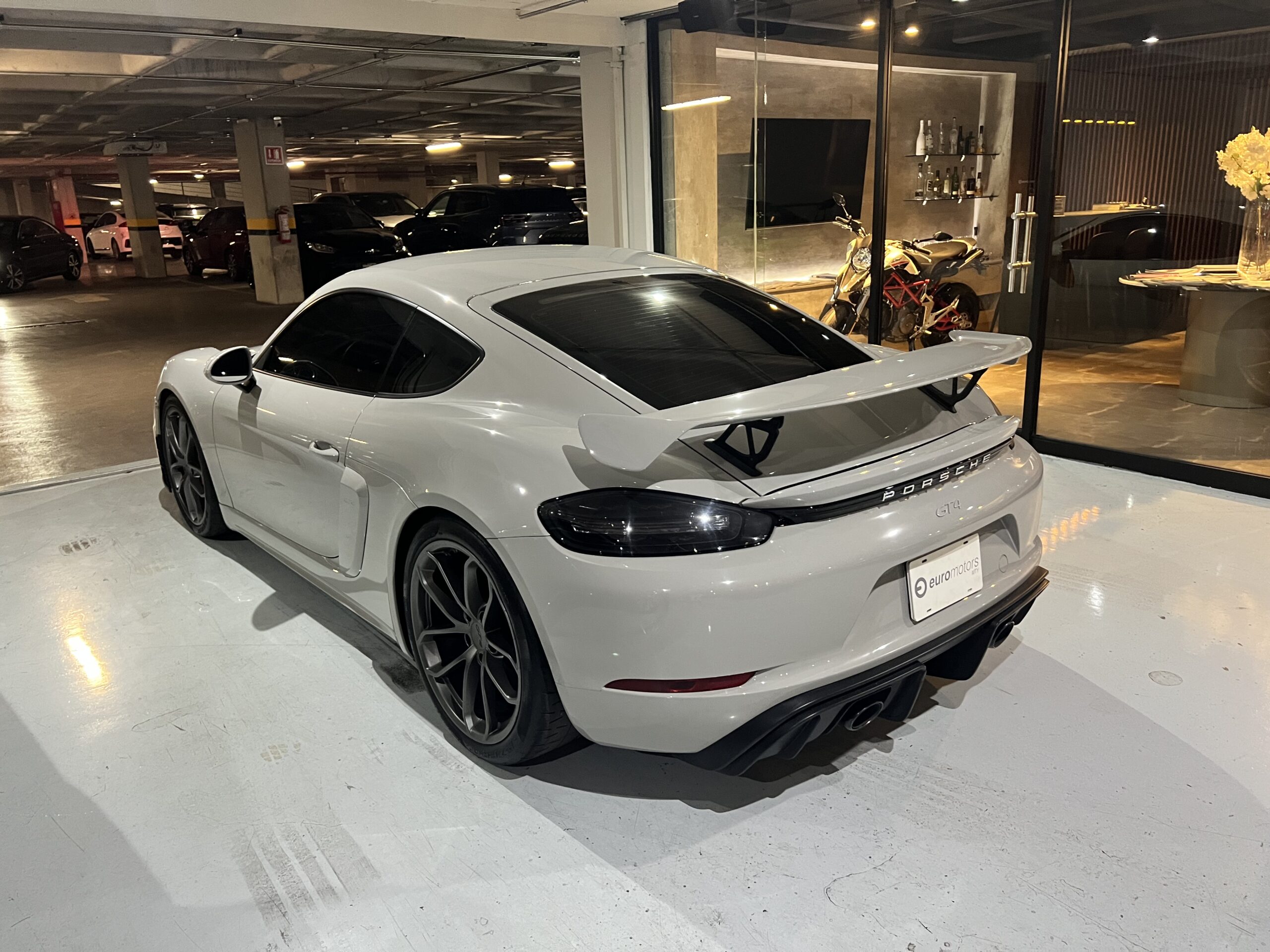 PORSCHE GT4 2021