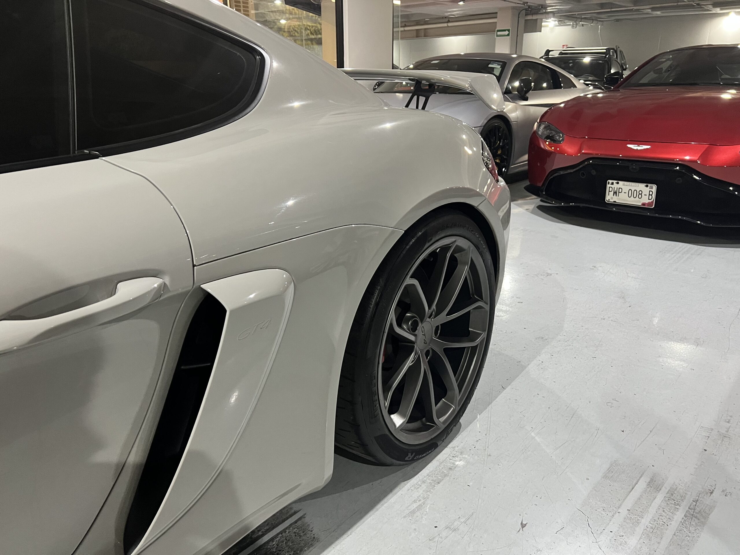PORSCHE GT4 2021