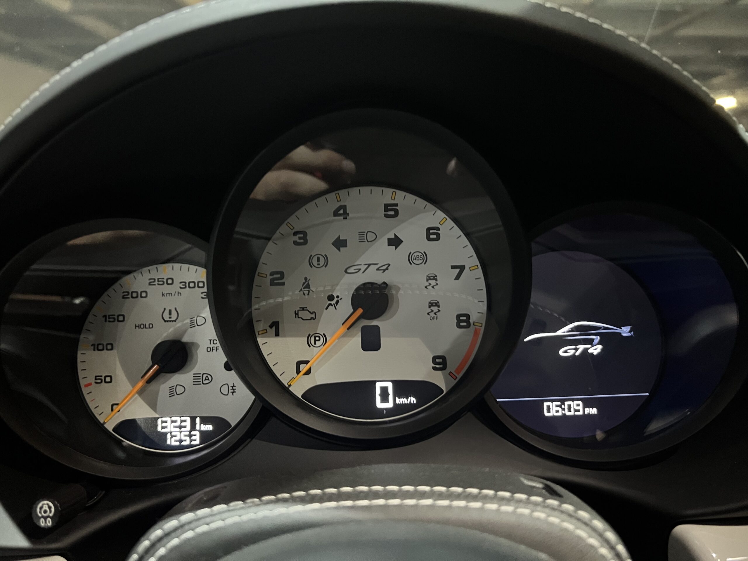 PORSCHE GT4 2021