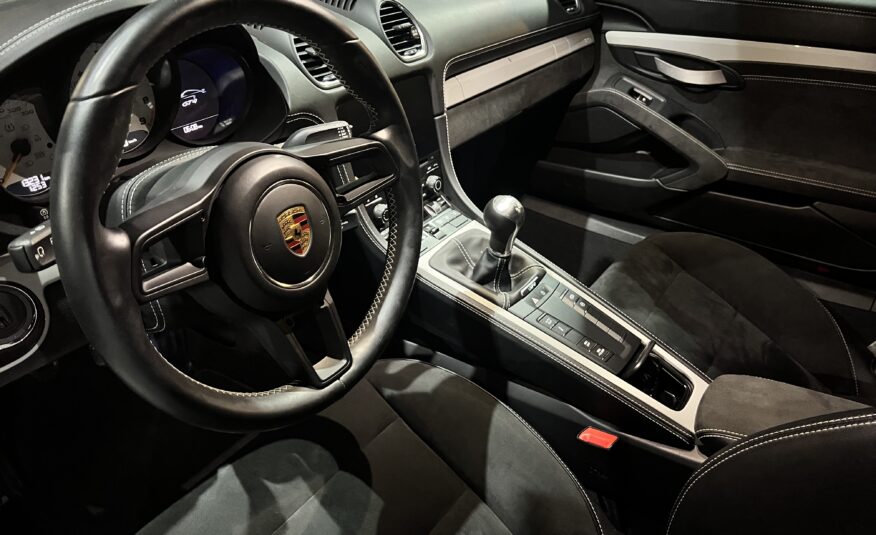PORSCHE GT4 2021
