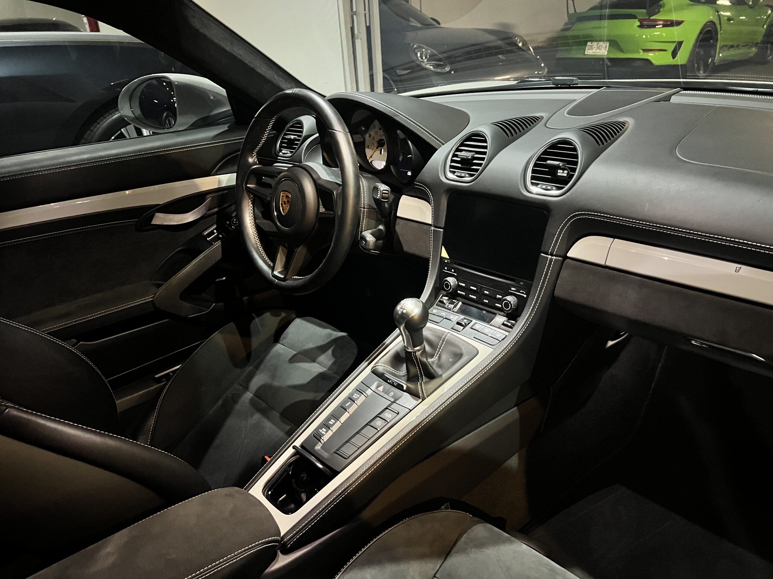 PORSCHE GT4 2021