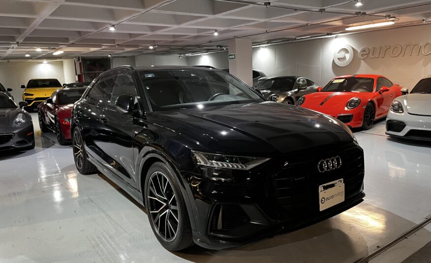 Audi Q8 S-Line 2021