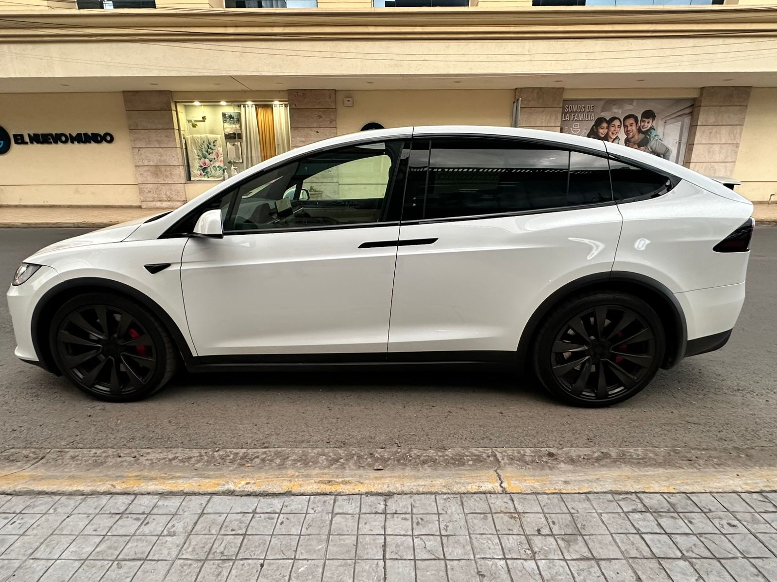 Tesla Model X 2023