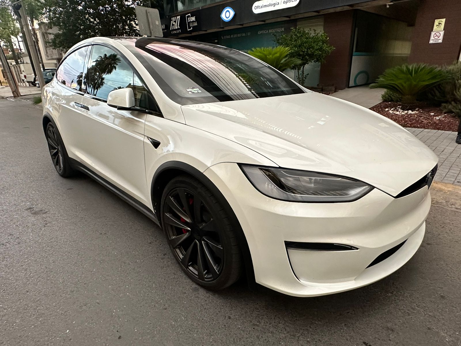 Tesla Model X 2023