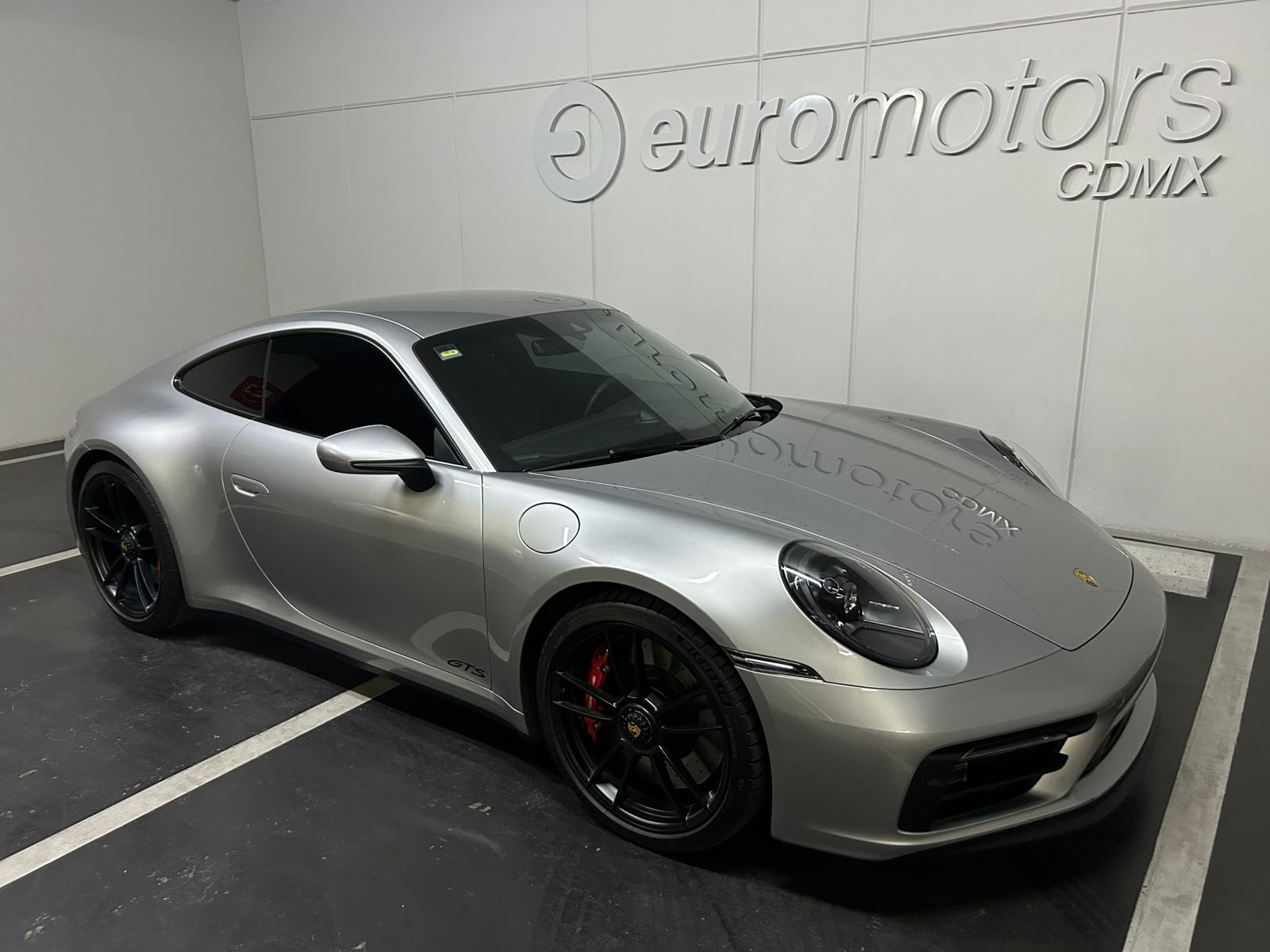 Porsche 911 Carrera 4 GTS 2024