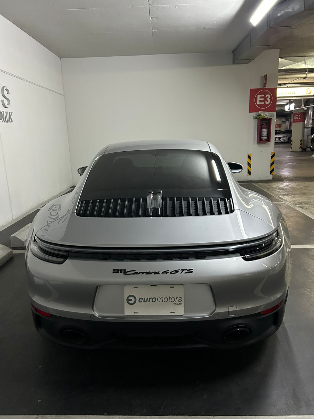 Porsche 911 Carrera 4 GTS 2024