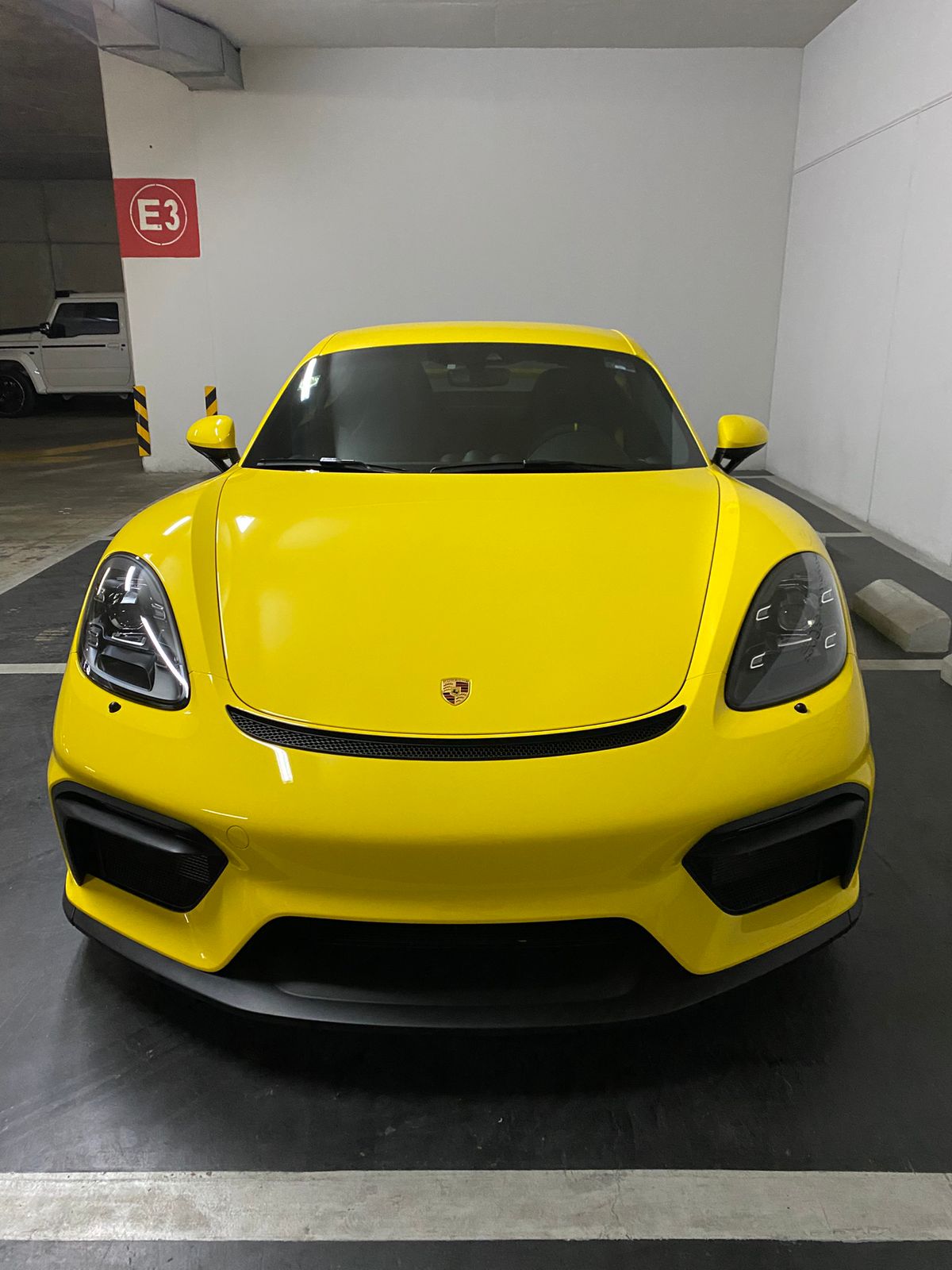Porsche GT4 2023