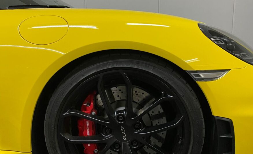 Porsche GT4 2023