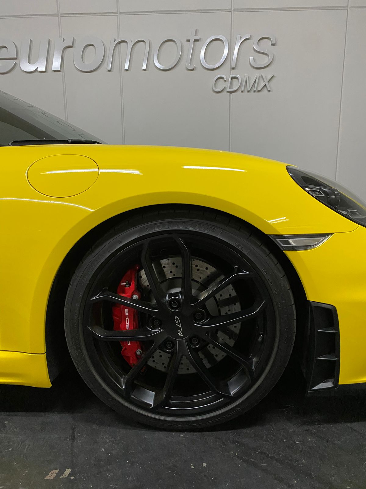 Porsche GT4 2023