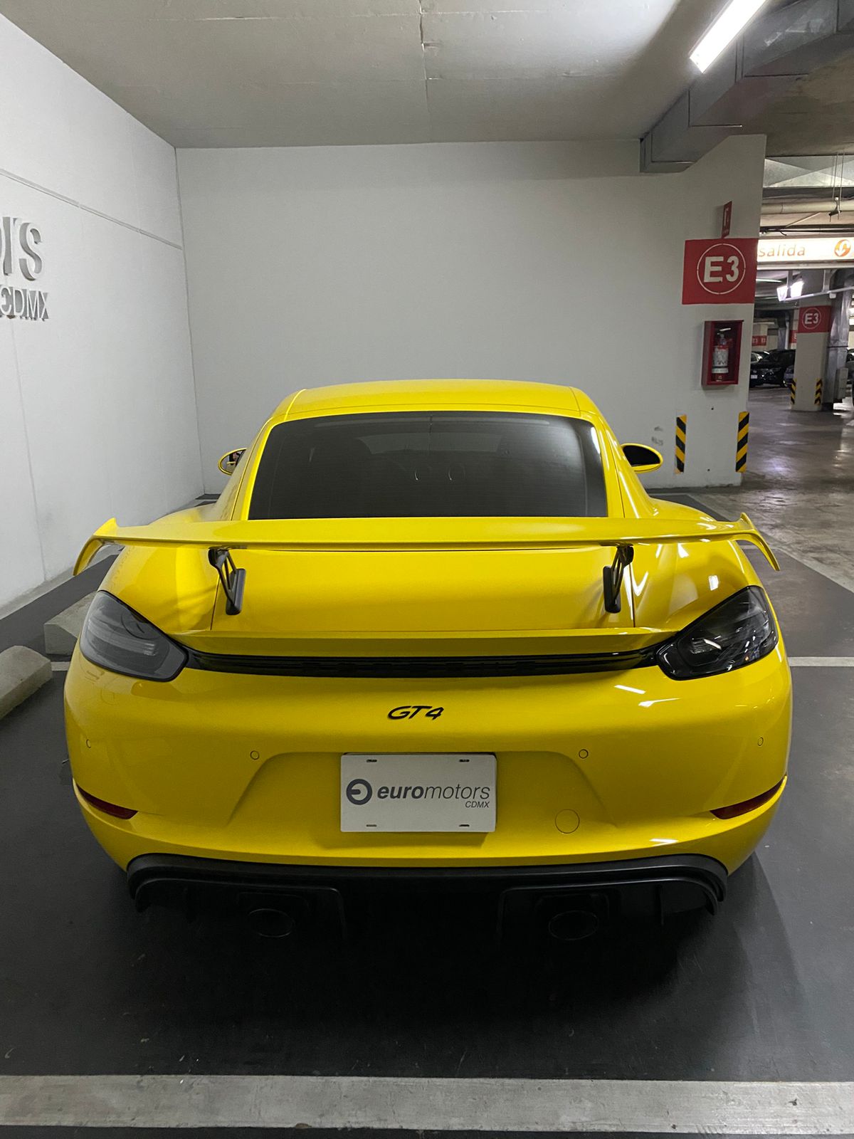 Porsche GT4 2023