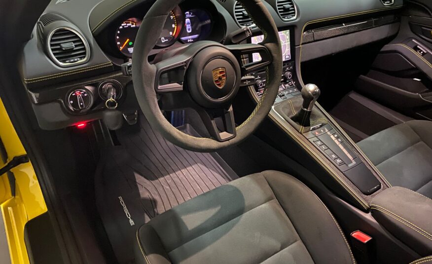 Porsche GT4 2023