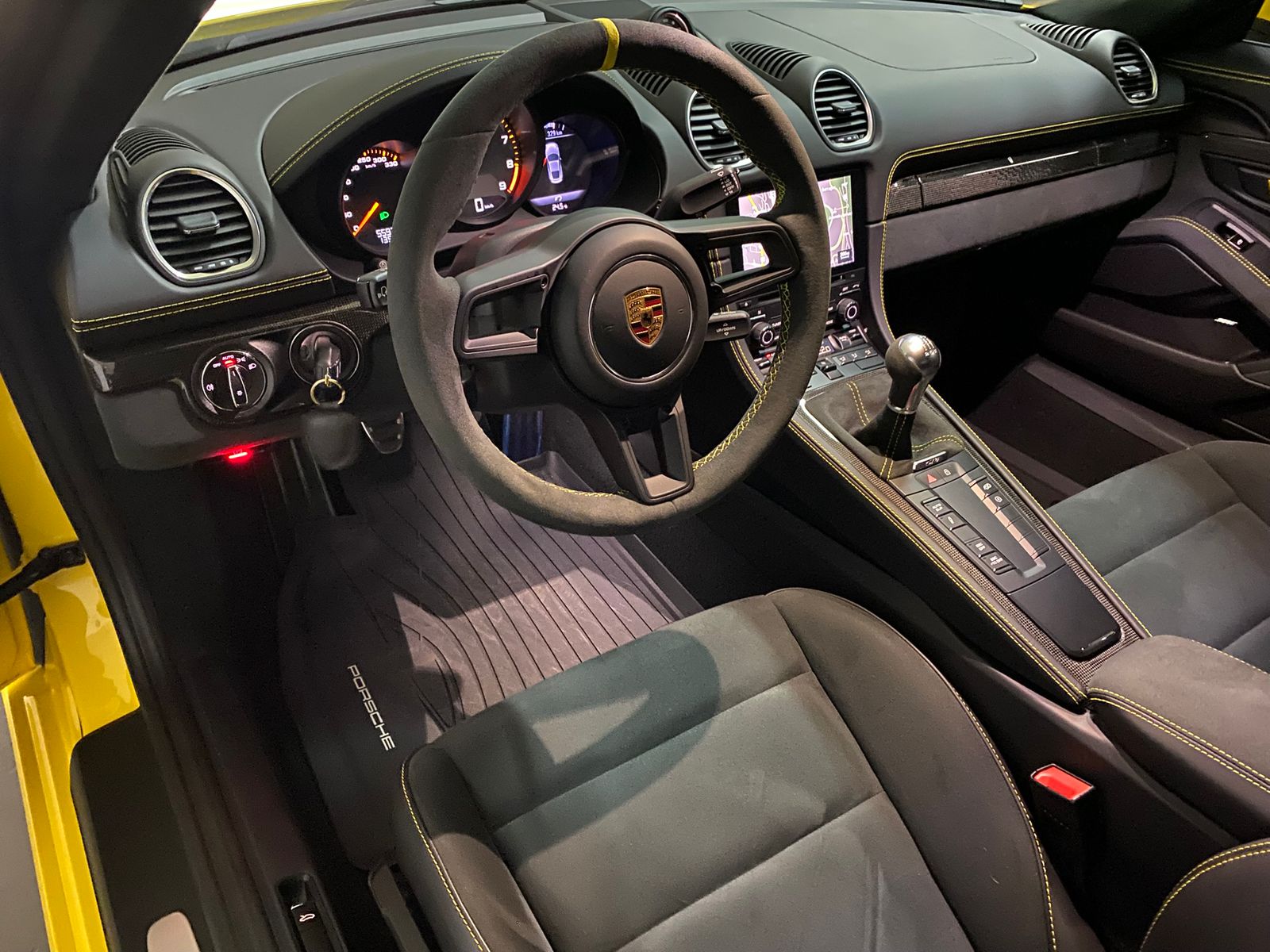 Porsche GT4 2023