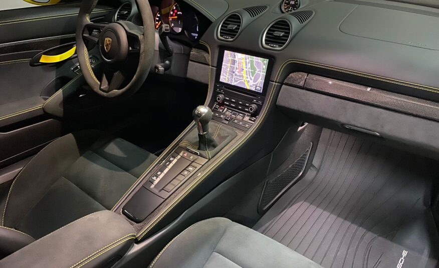 Porsche GT4 2023