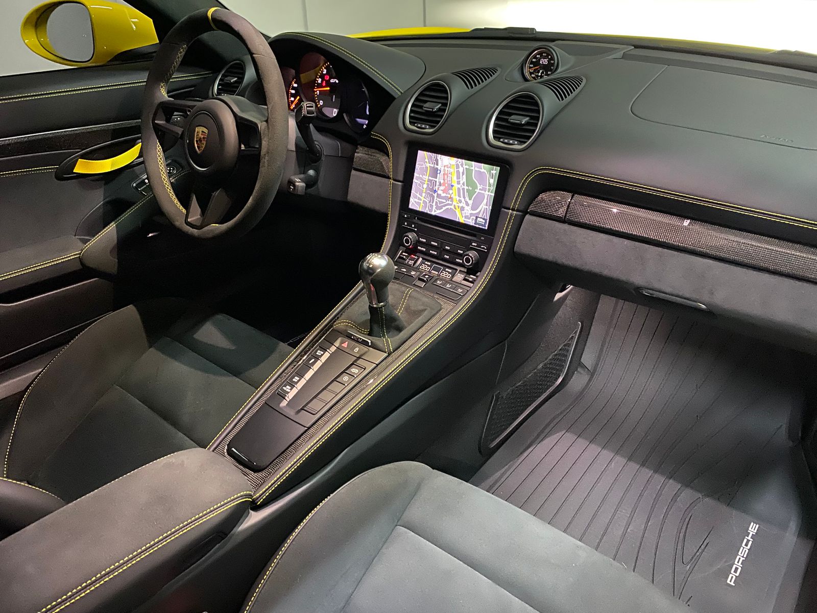 Porsche GT4 2023
