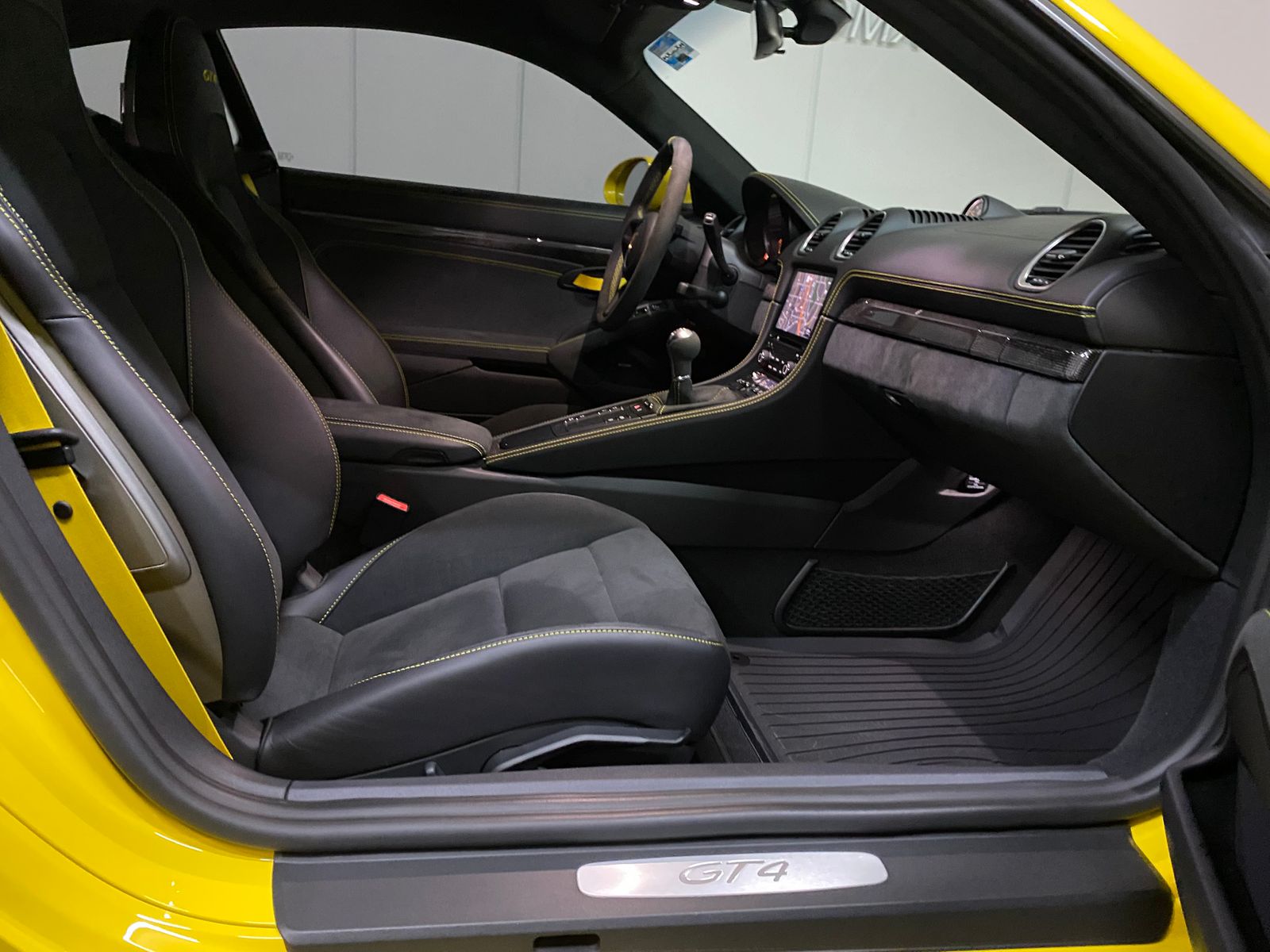 Porsche GT4 2023