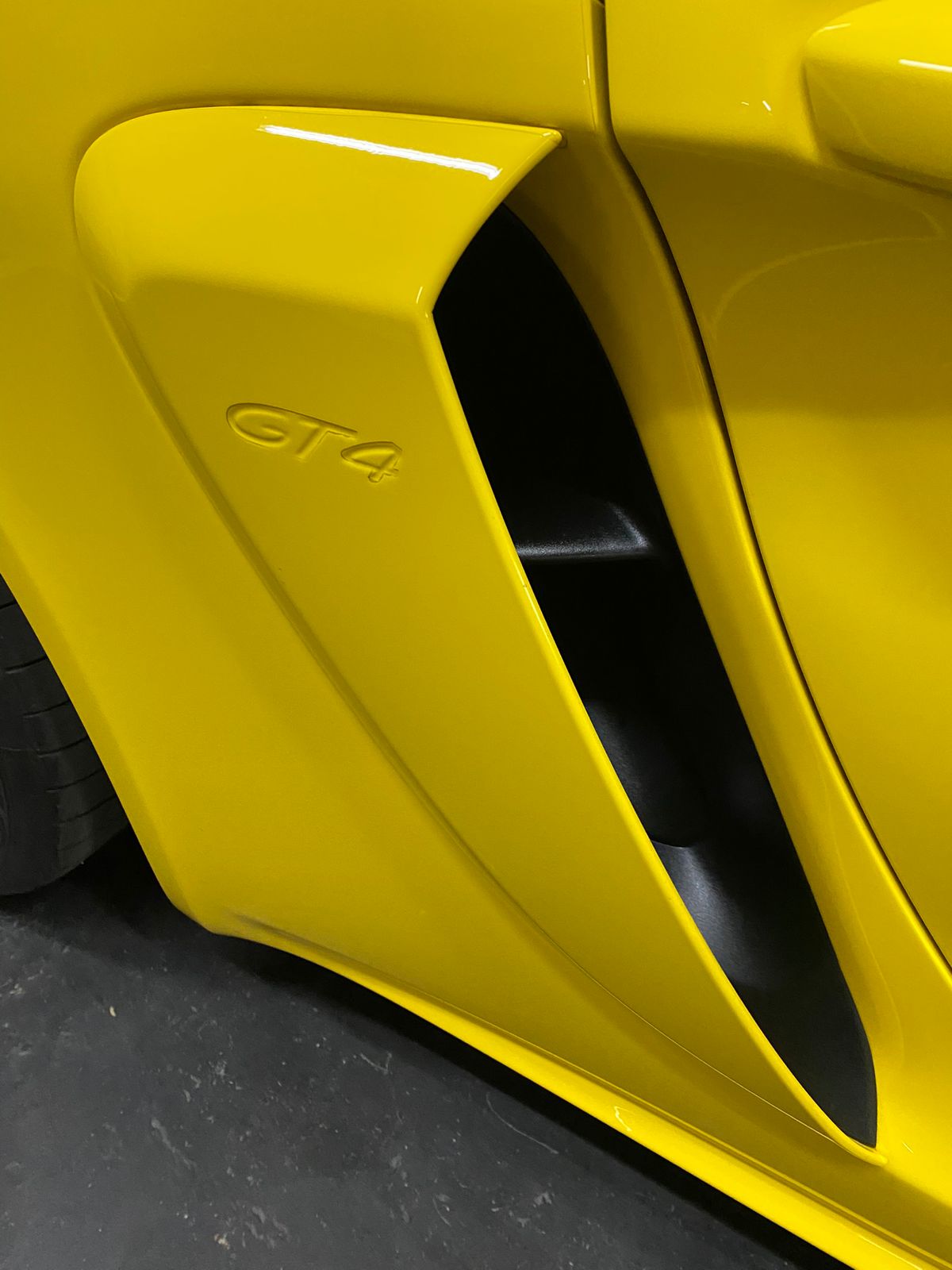 Porsche GT4 2023