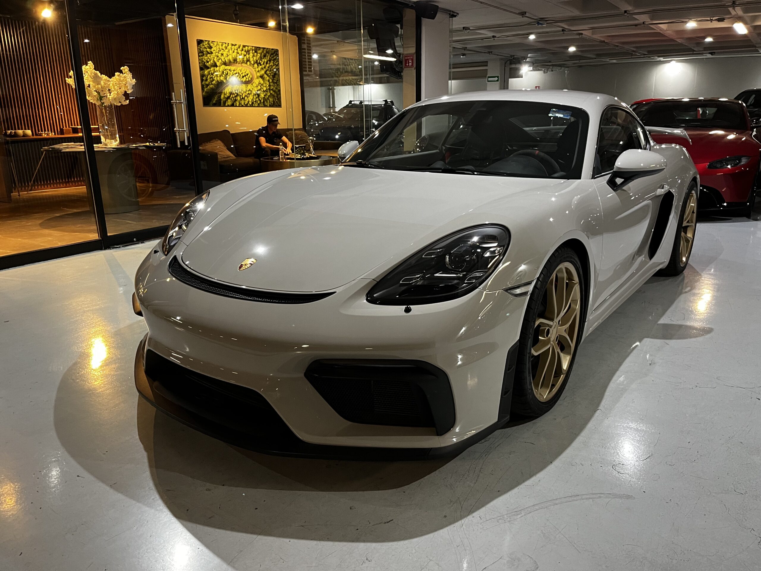 Porsche 718 Cayman GT4 2020