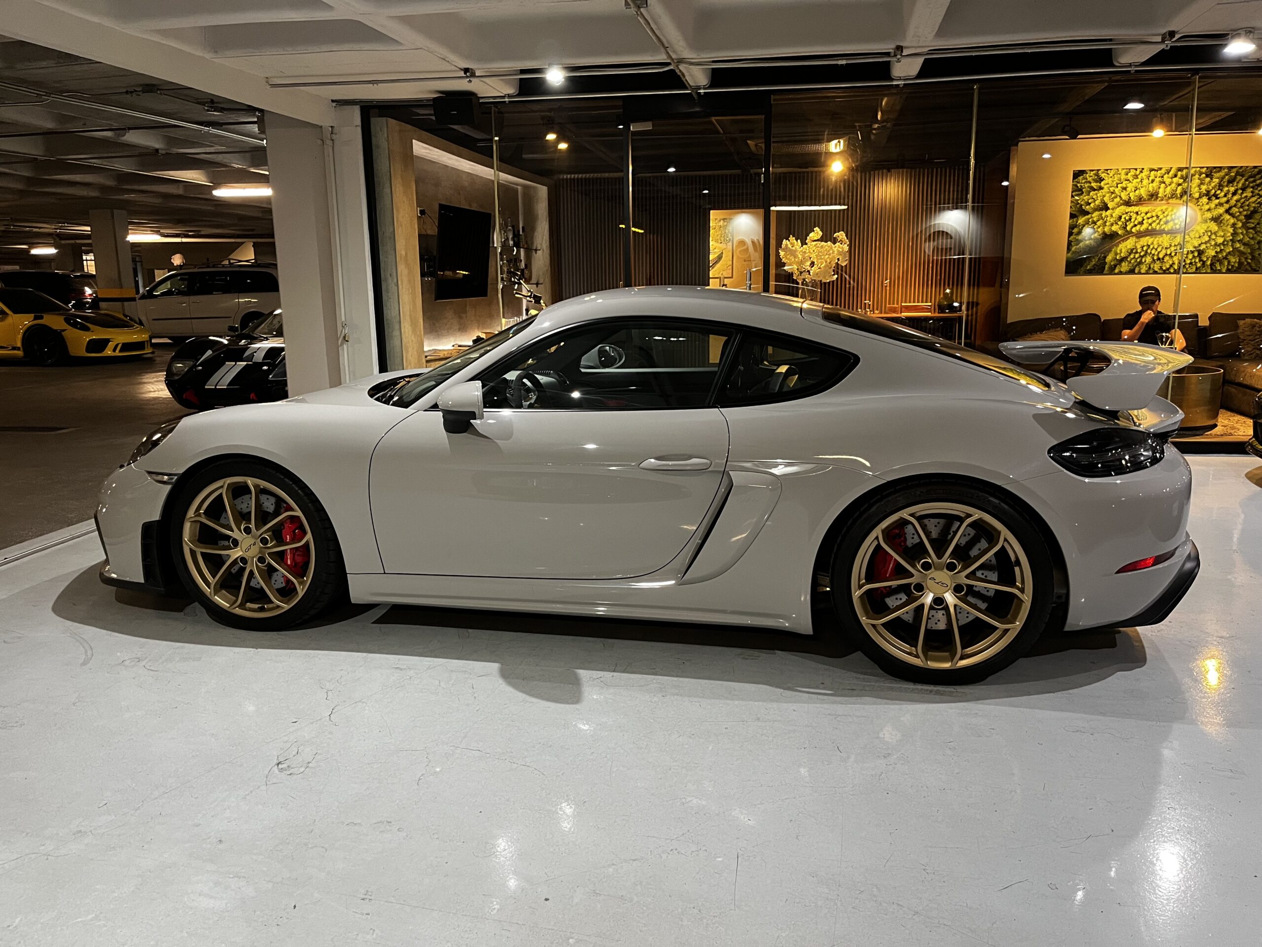 Porsche 718 Cayman GT4 2020