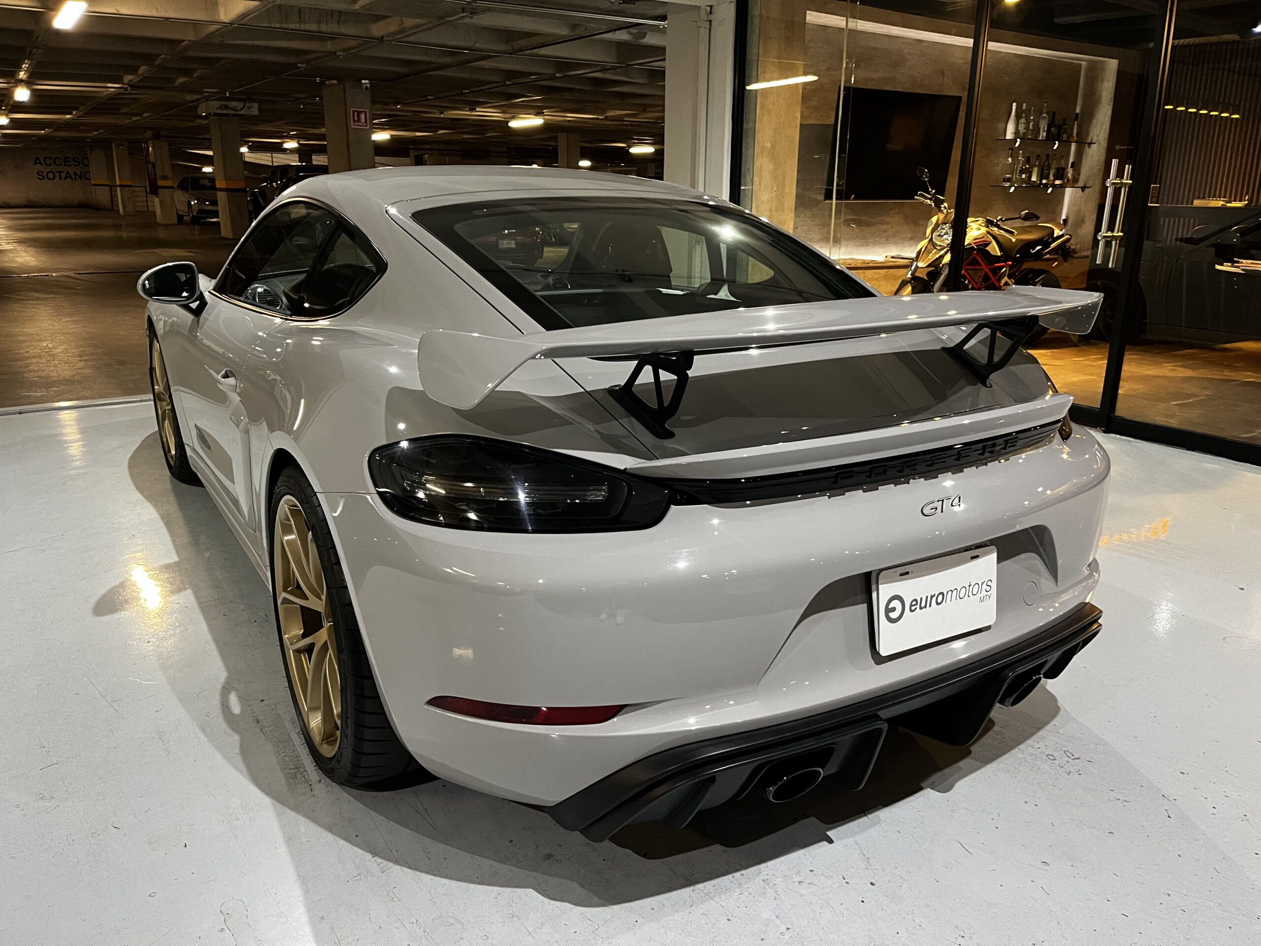 Porsche 718 Cayman GT4 2020