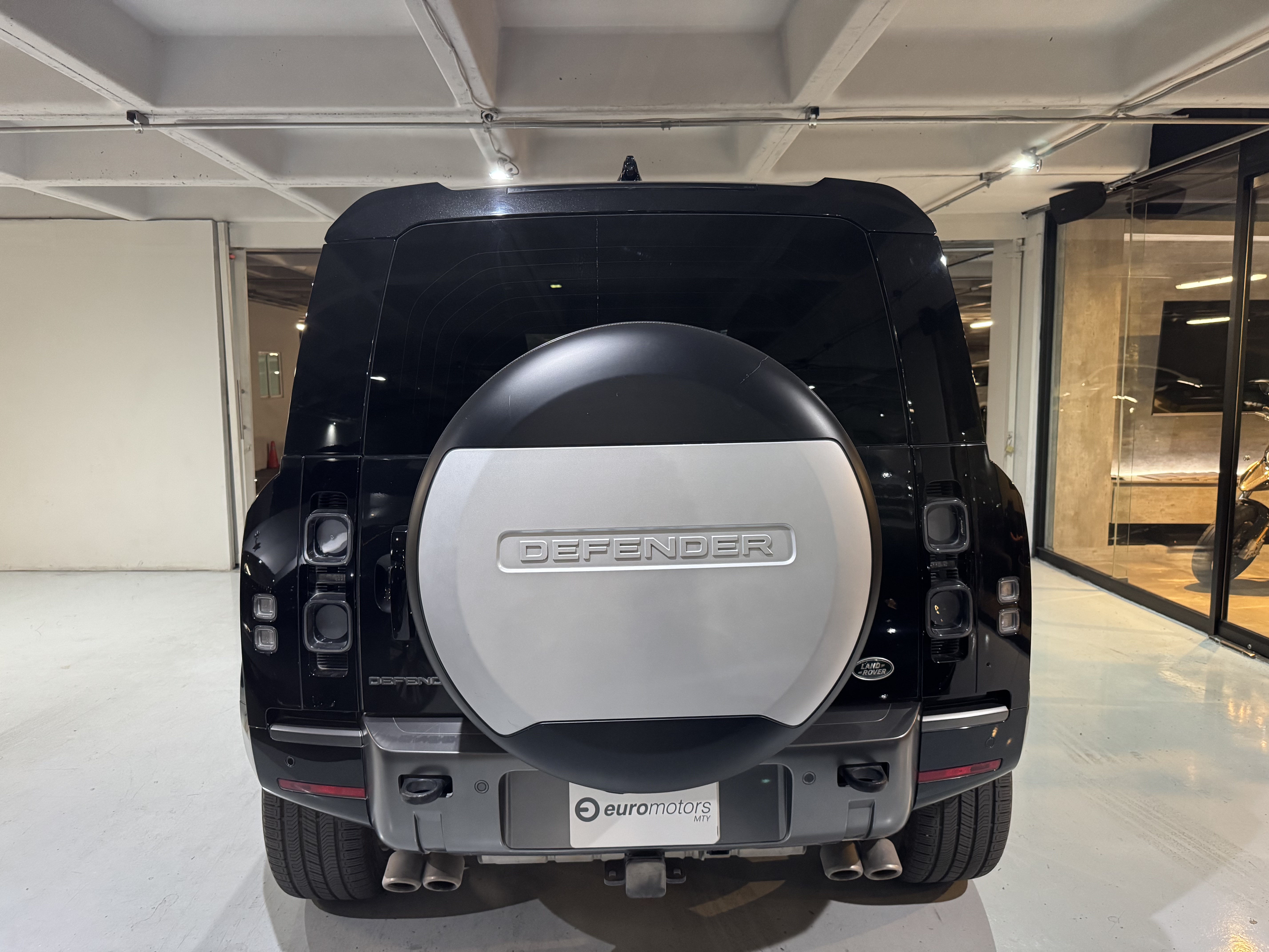 Land Rover Defender 110 V8 2022