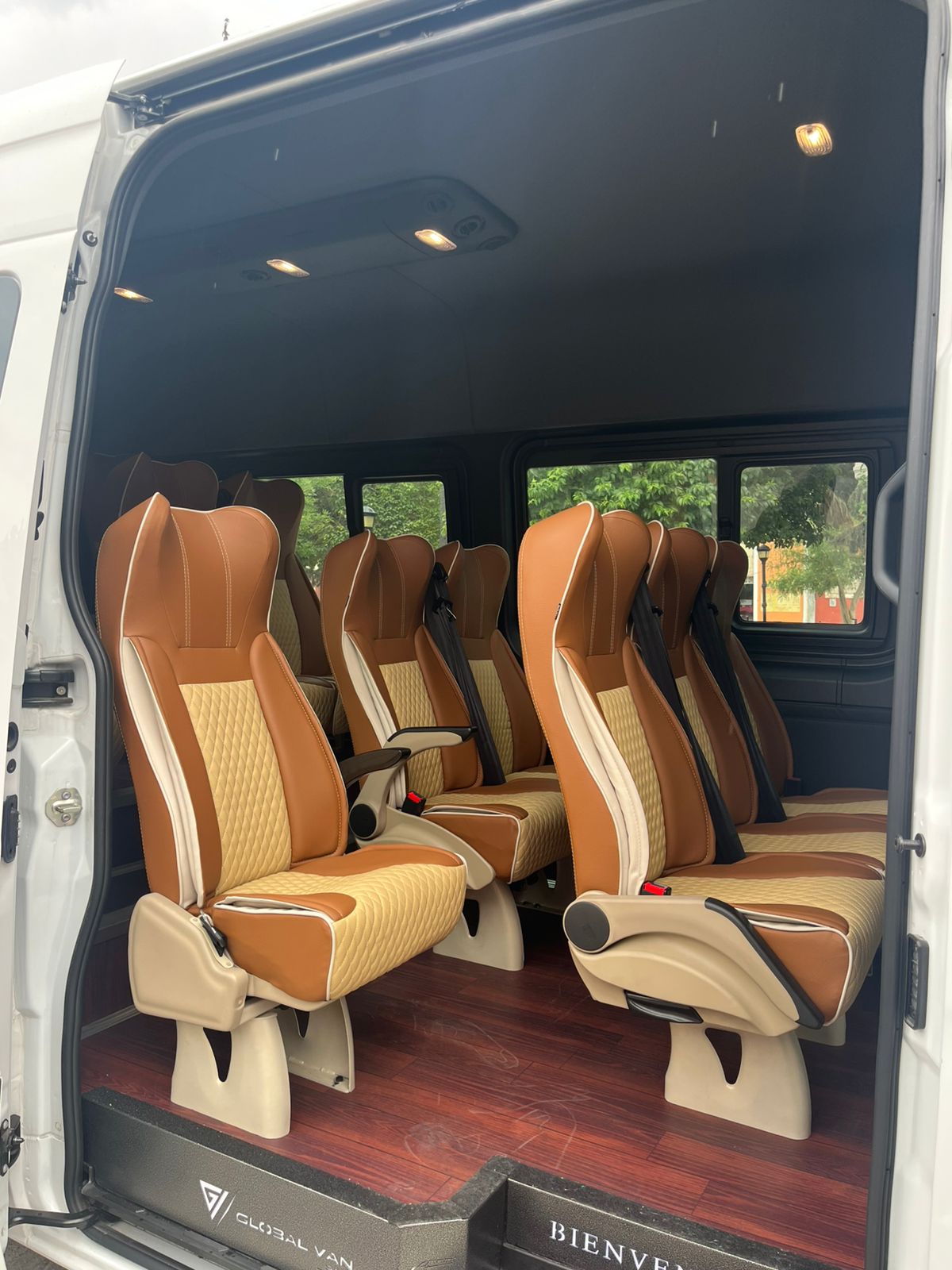 Mercedes Benz Sprinter 18 pasajeros 2024