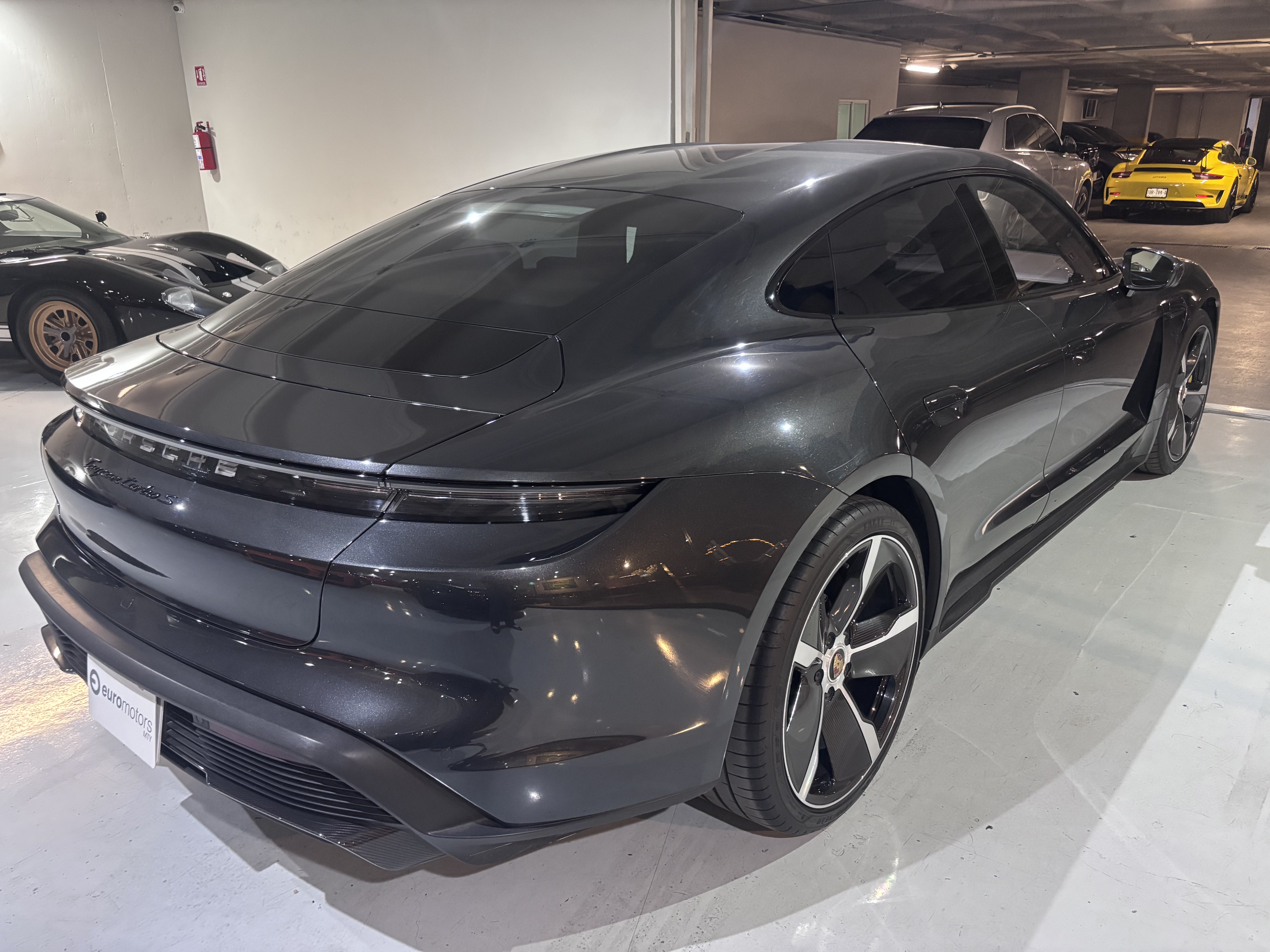 Porsche Taycan Turbo S 2021