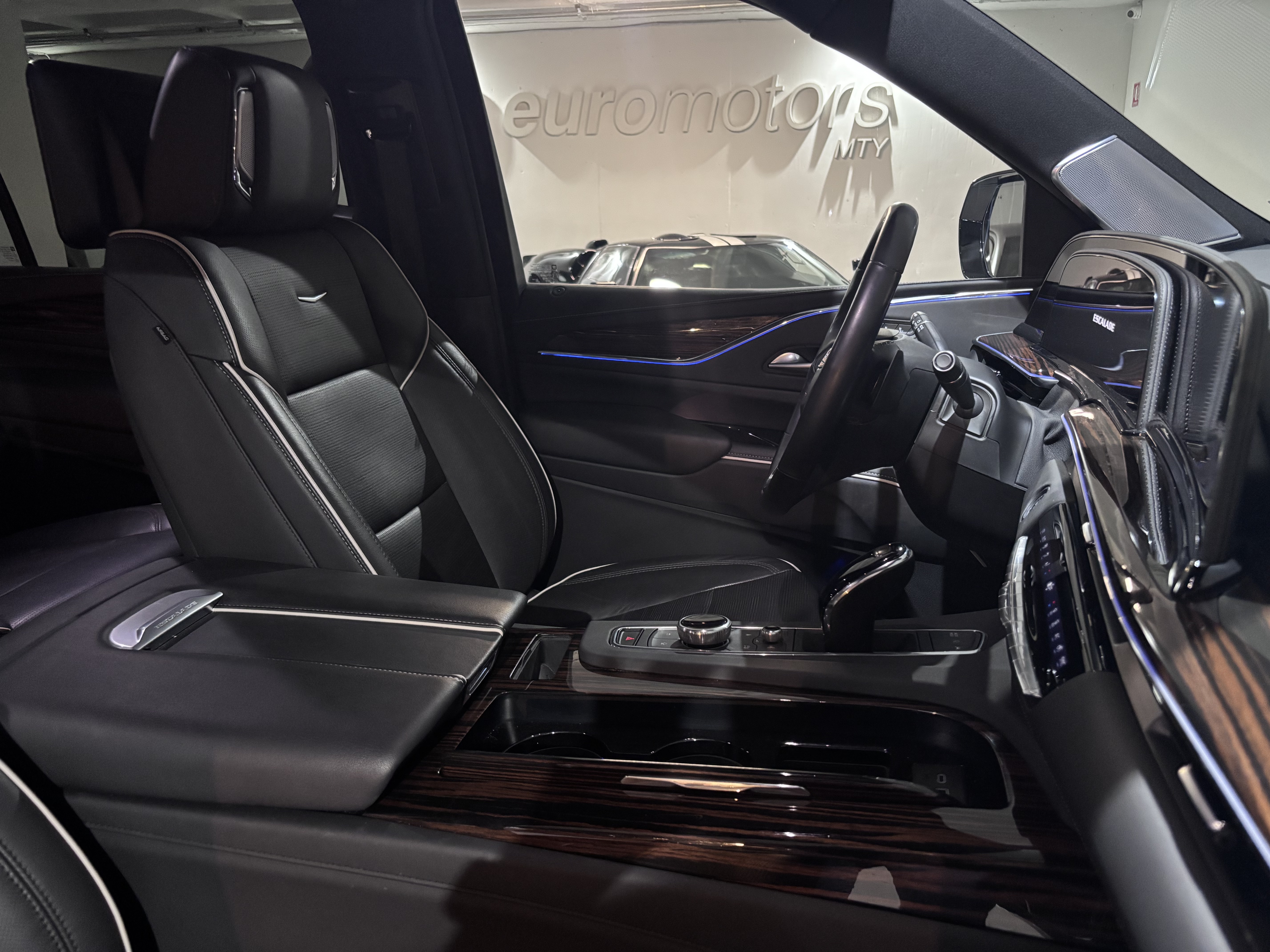 Cadillac Escalade ESV 2024