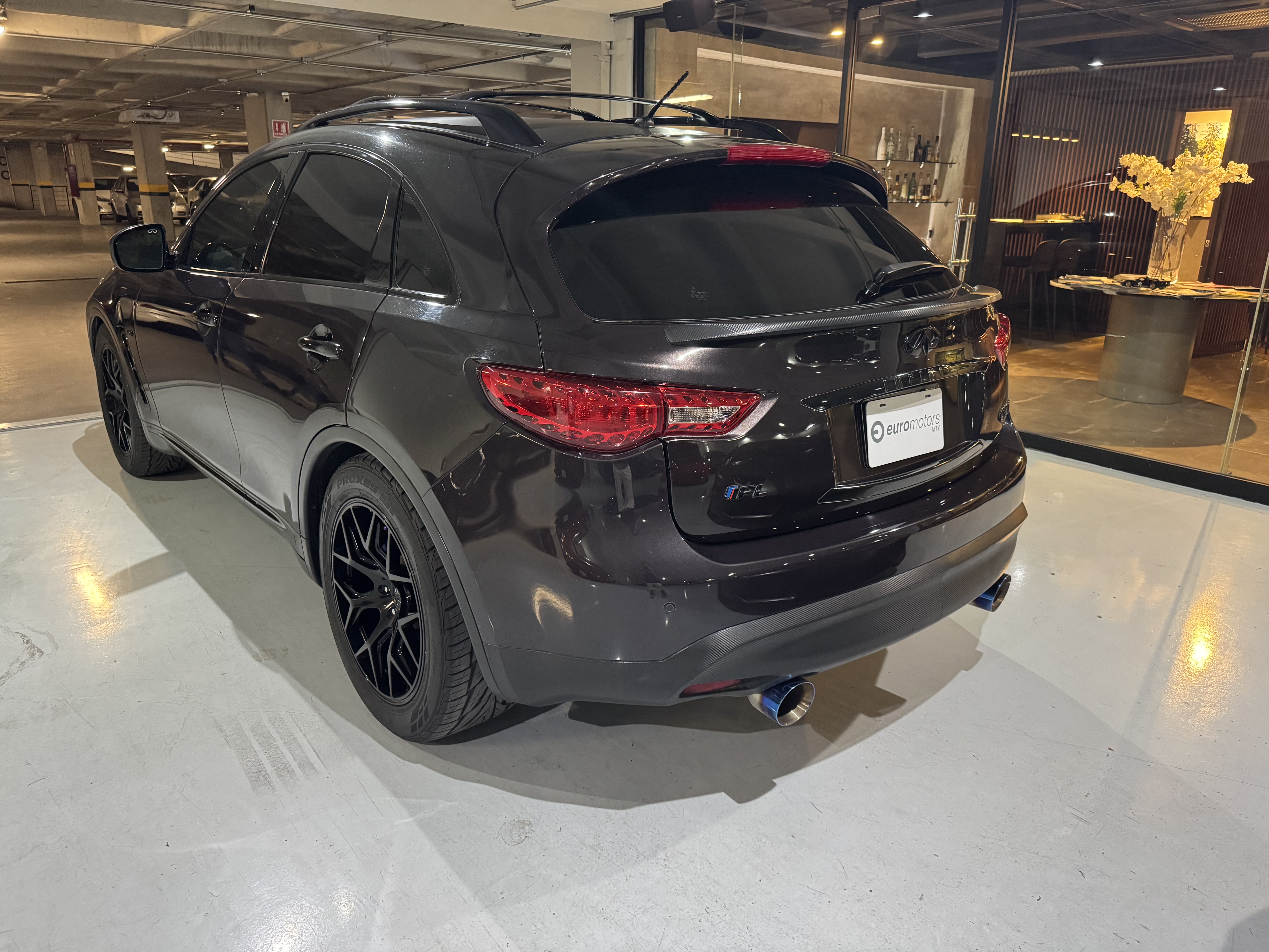 Infiniti QX70s  2012