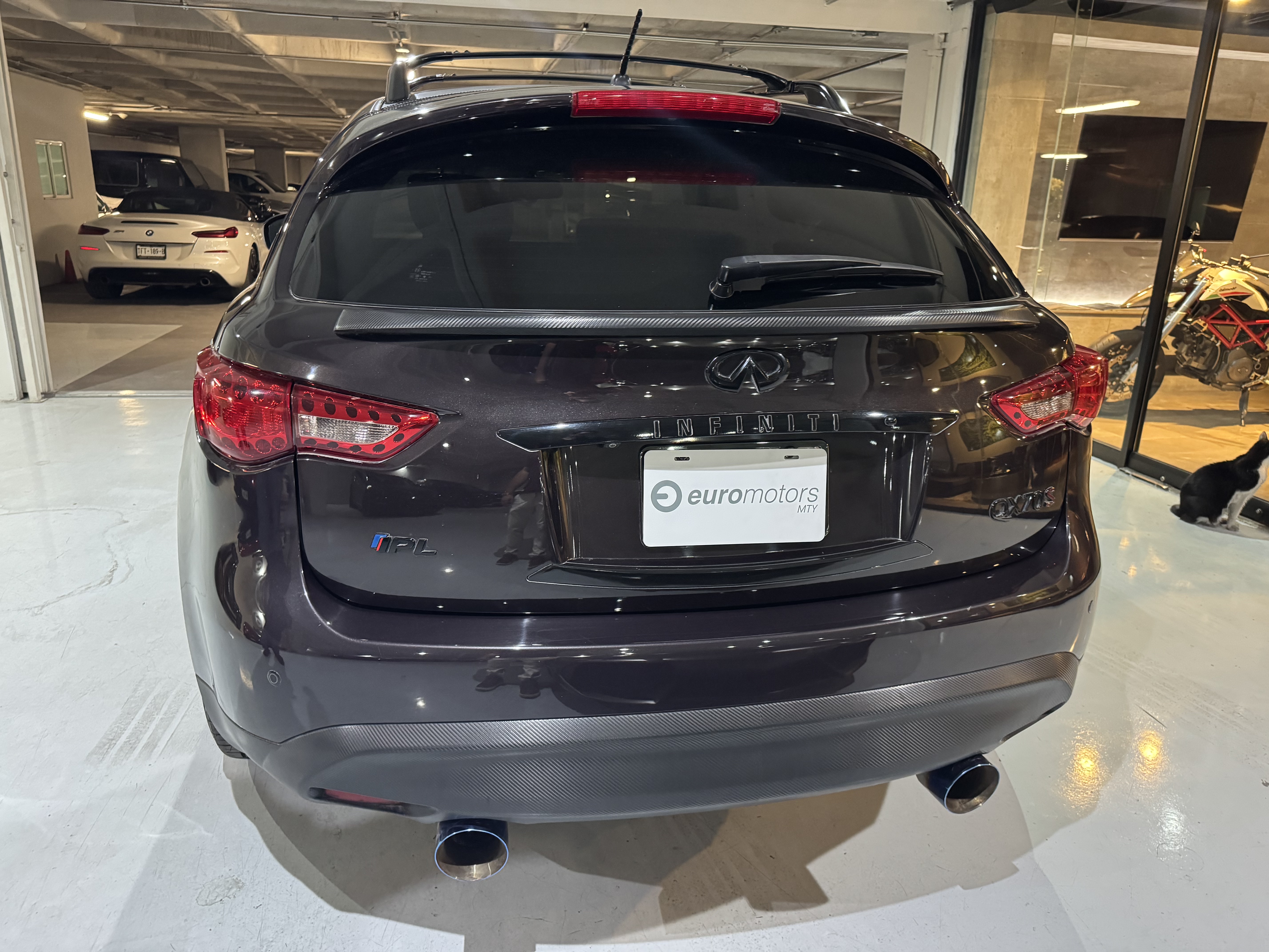 Infiniti QX70s  2012