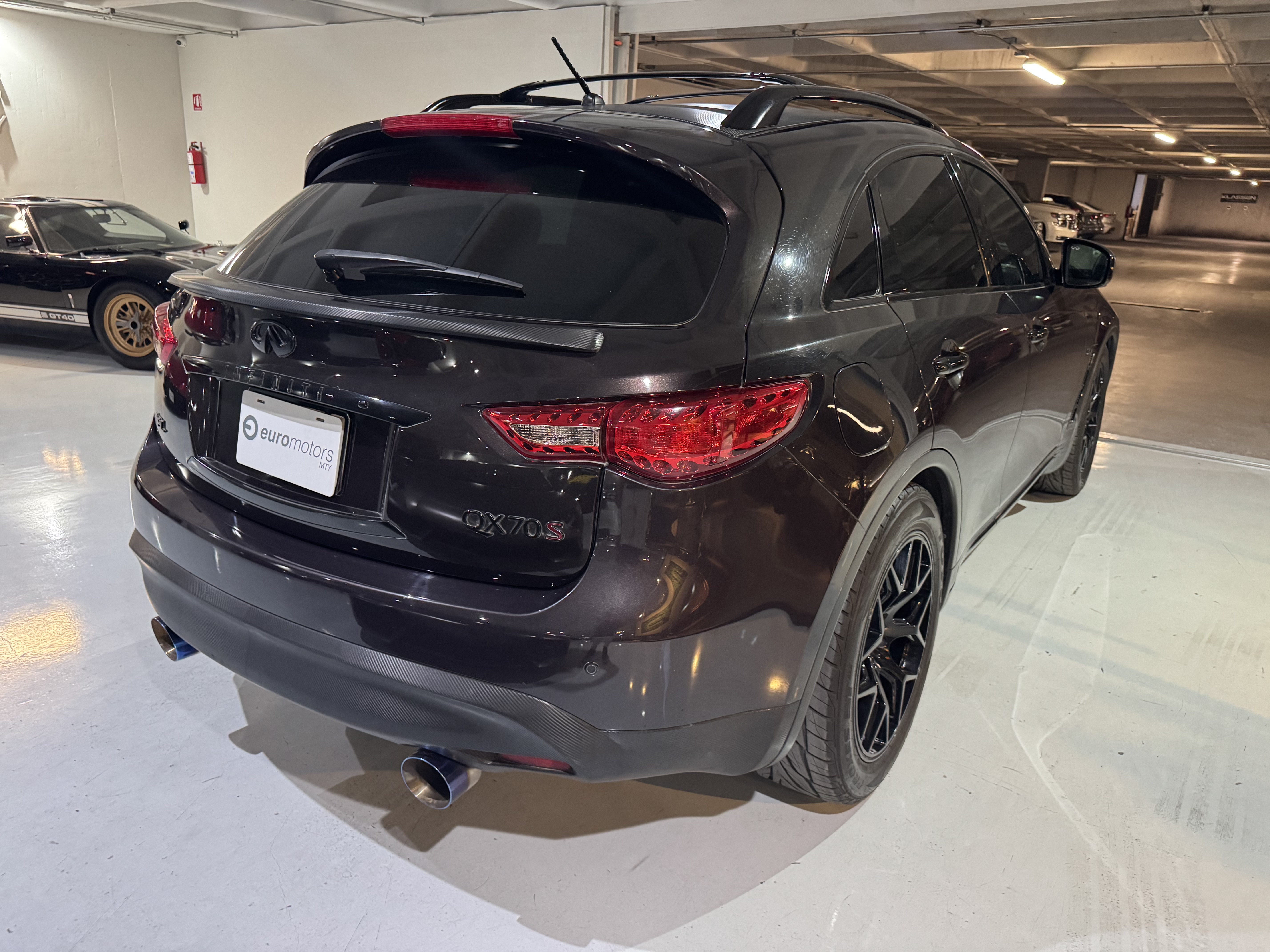 Infiniti QX70s  2012