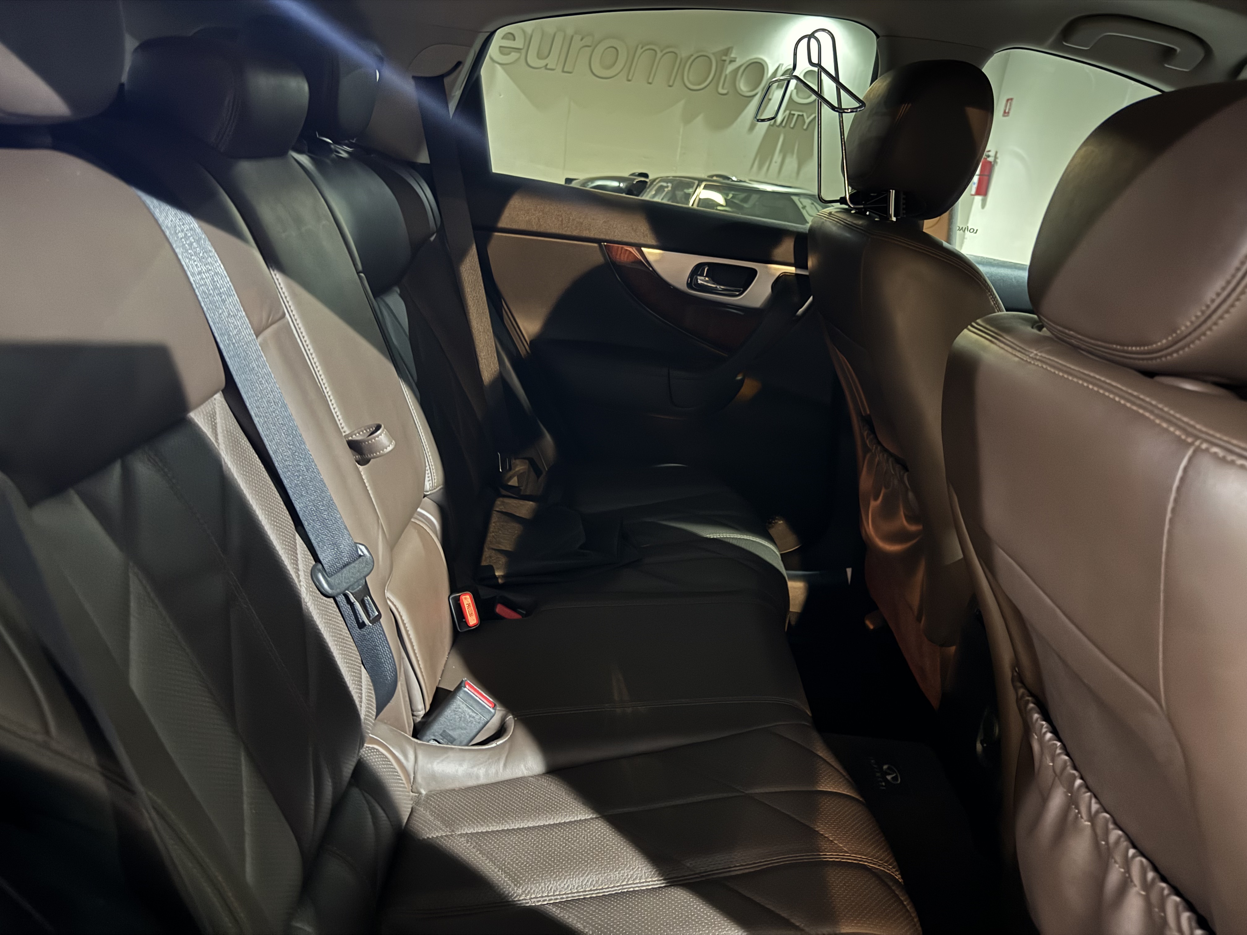 Infiniti QX70s  2012