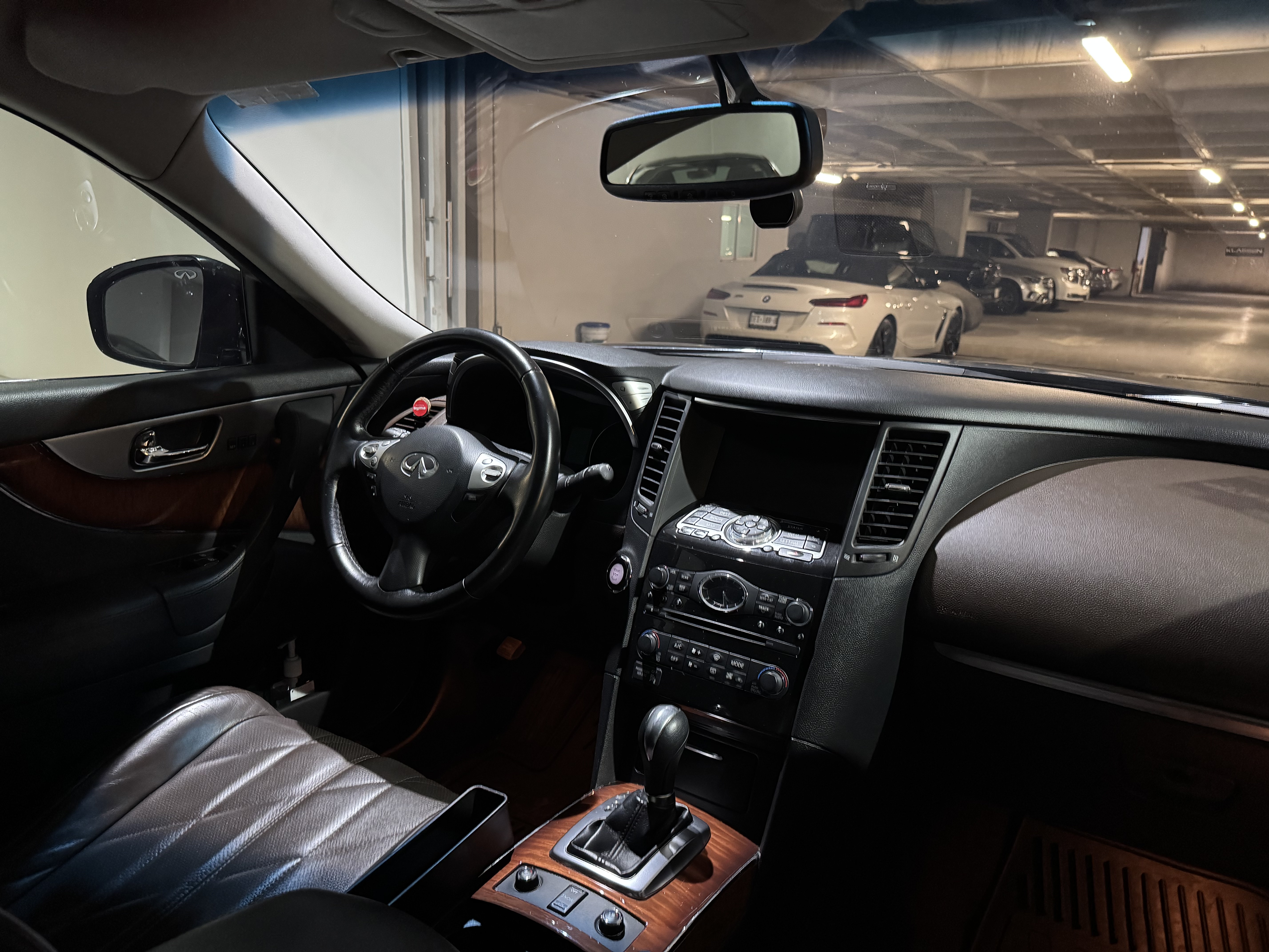 Infiniti QX70s  2012