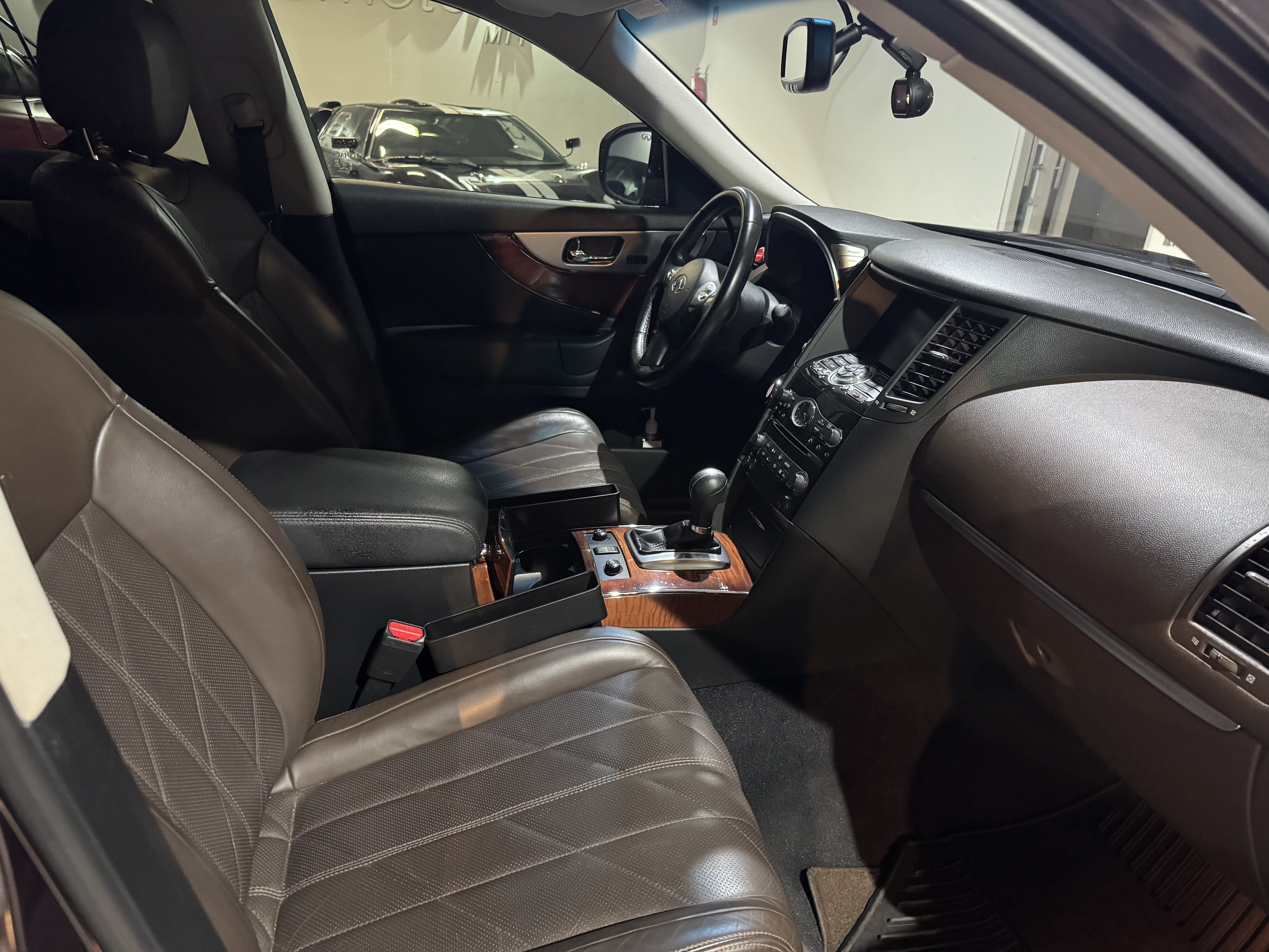 Infiniti QX70s  2012