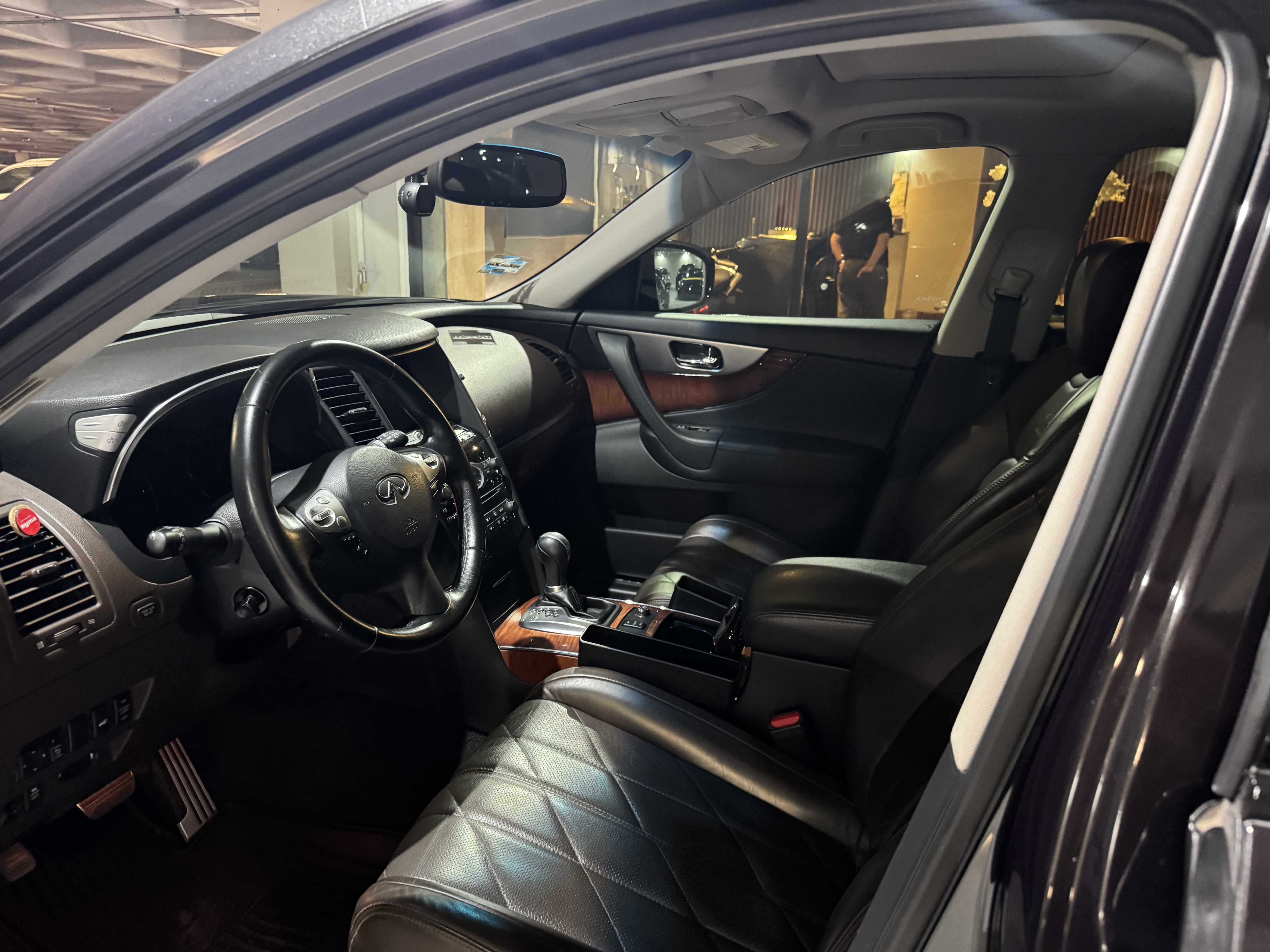 Infiniti QX70s  2012