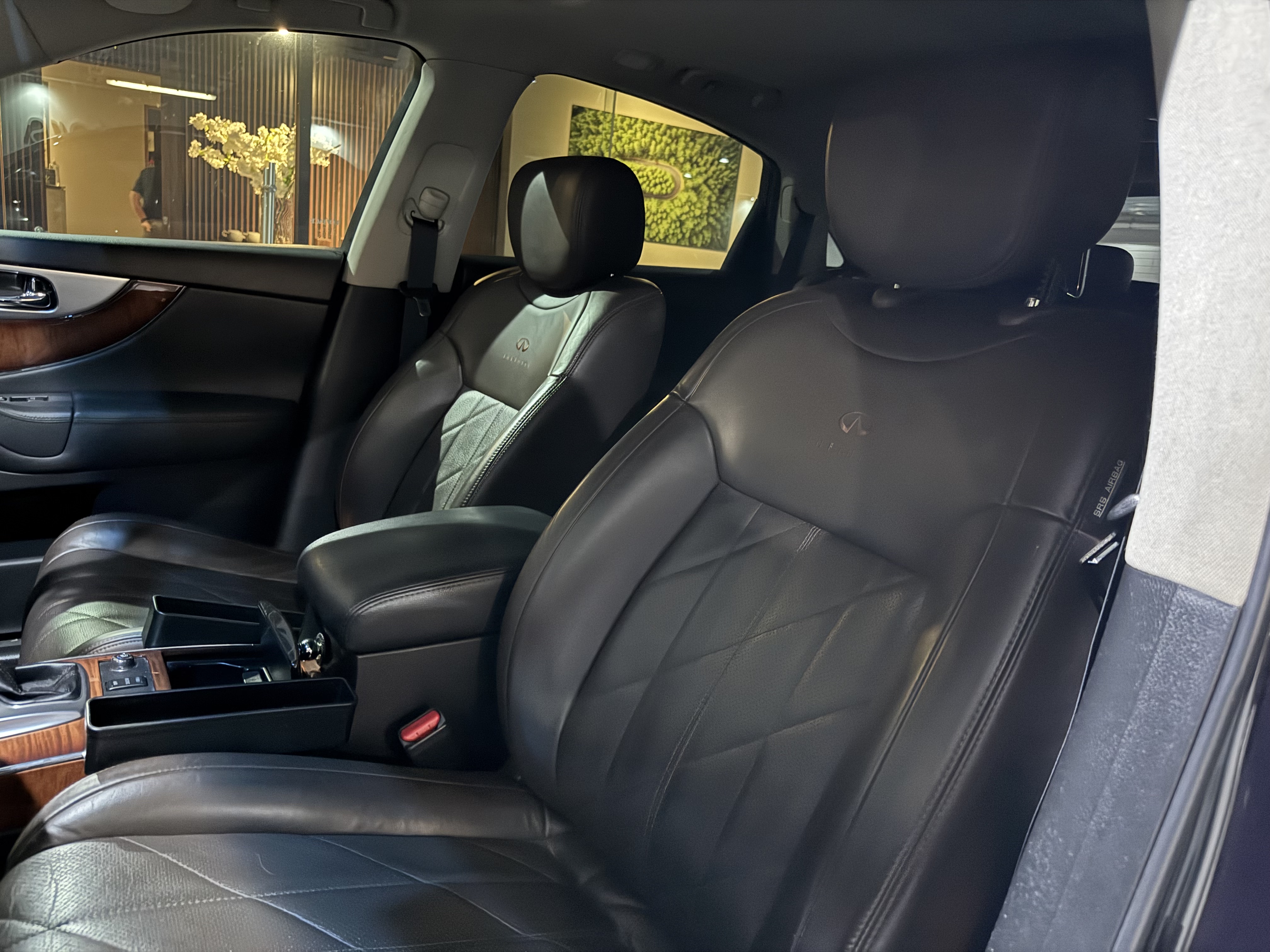 Infiniti QX70s  2012