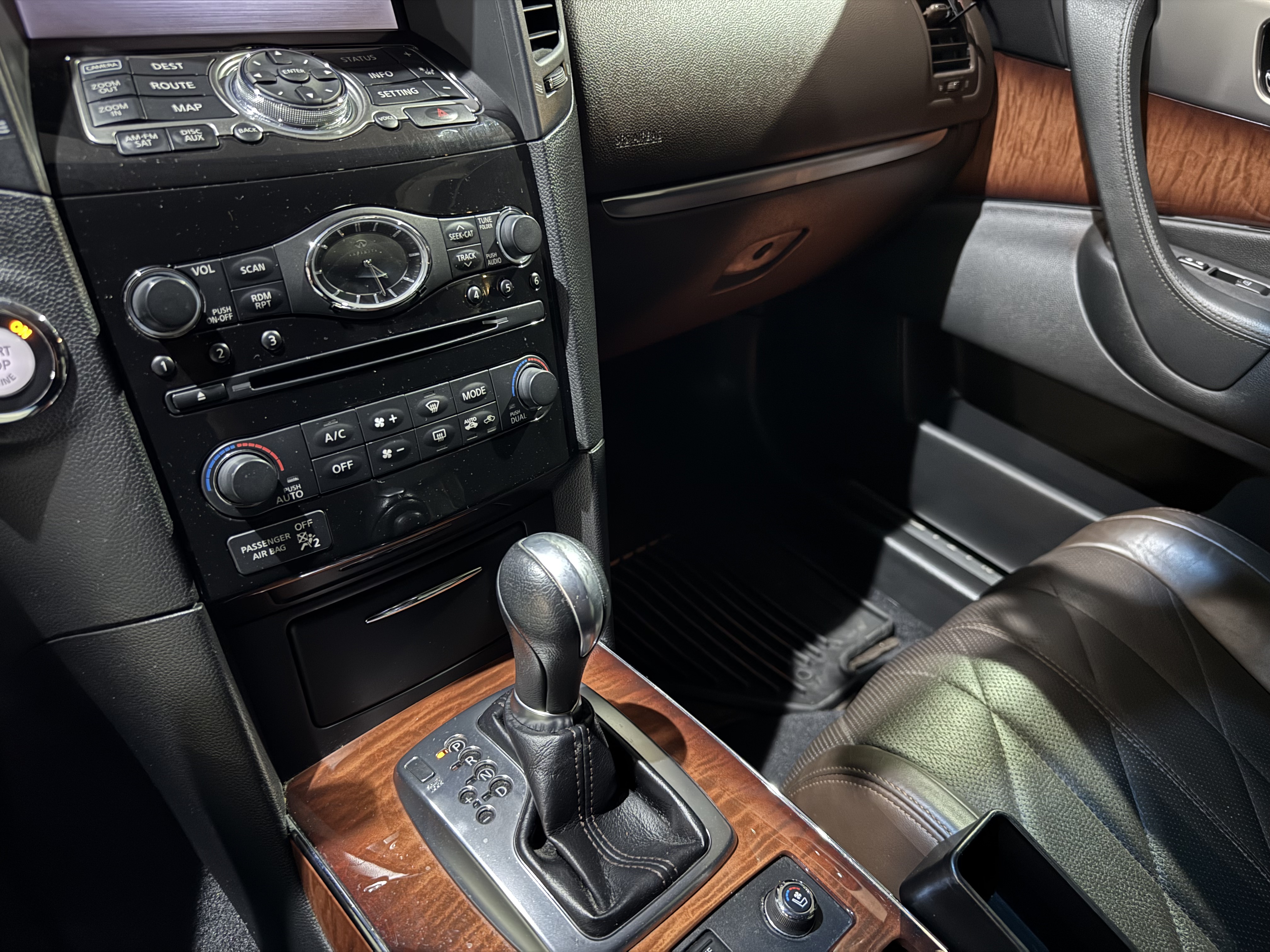 Infiniti QX70s  2012