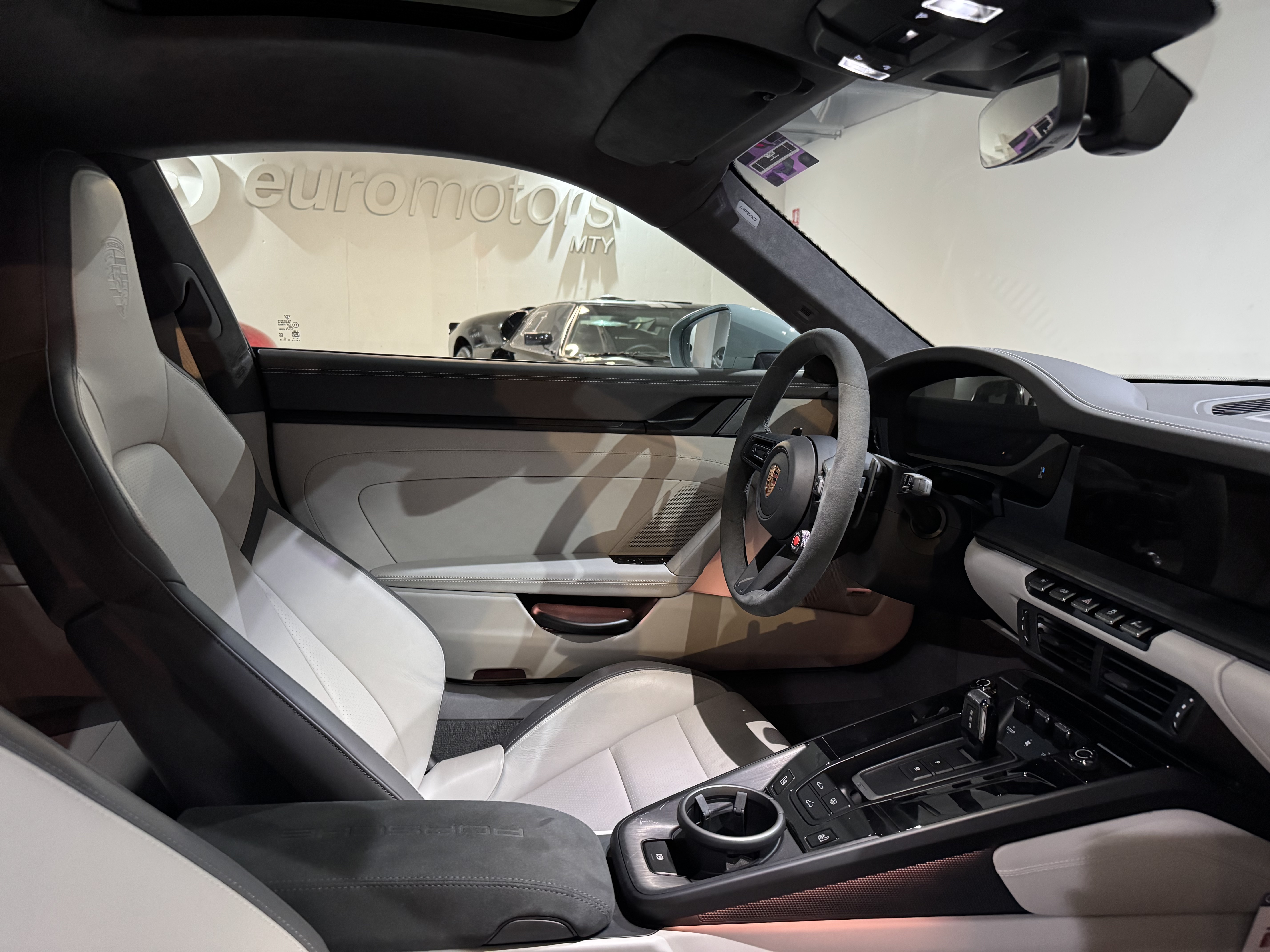 PORSCHE 911 CARRERA GTS 2025