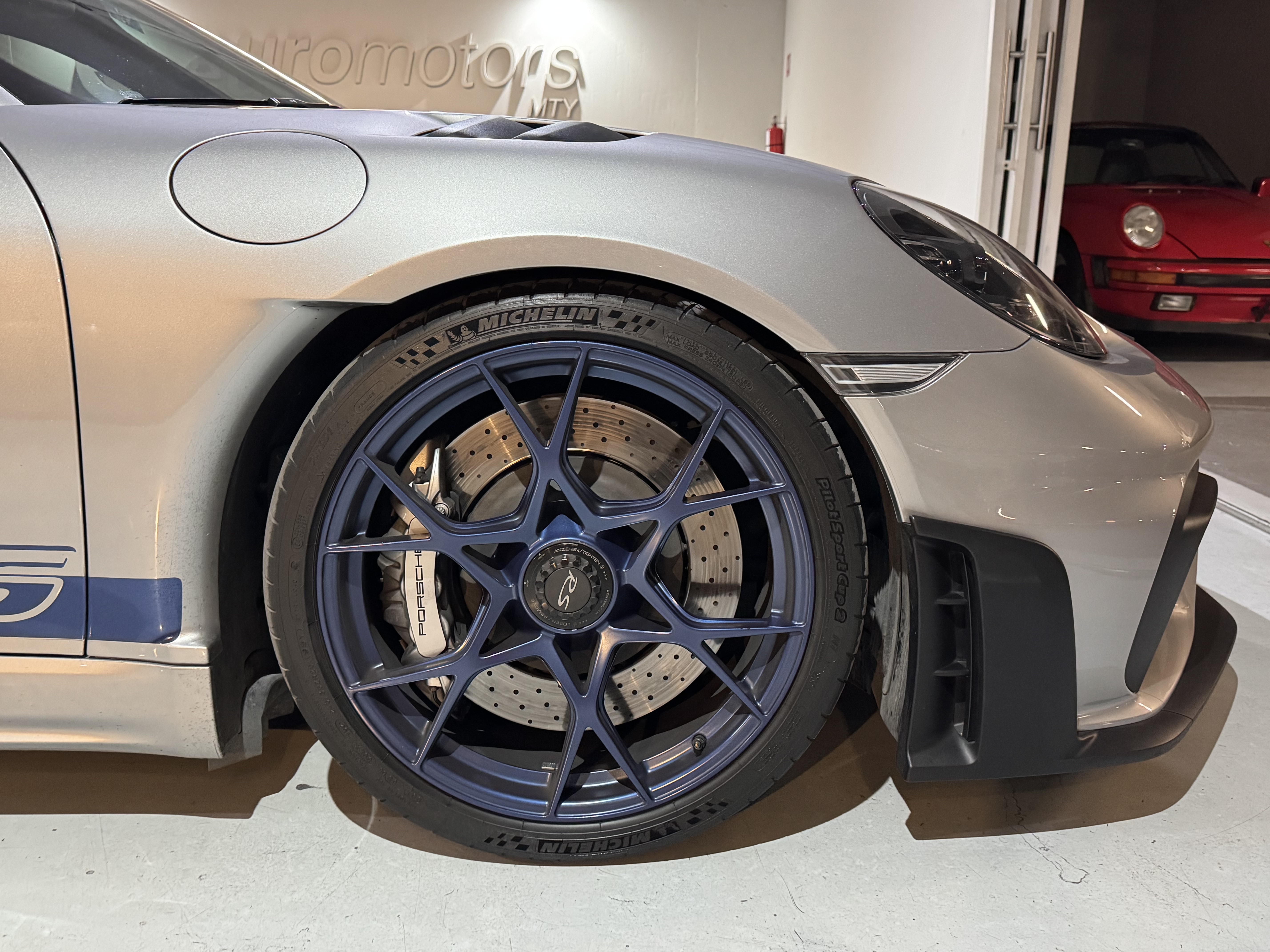 PORSCHE 718 CAYMAN GT4 RS 2023